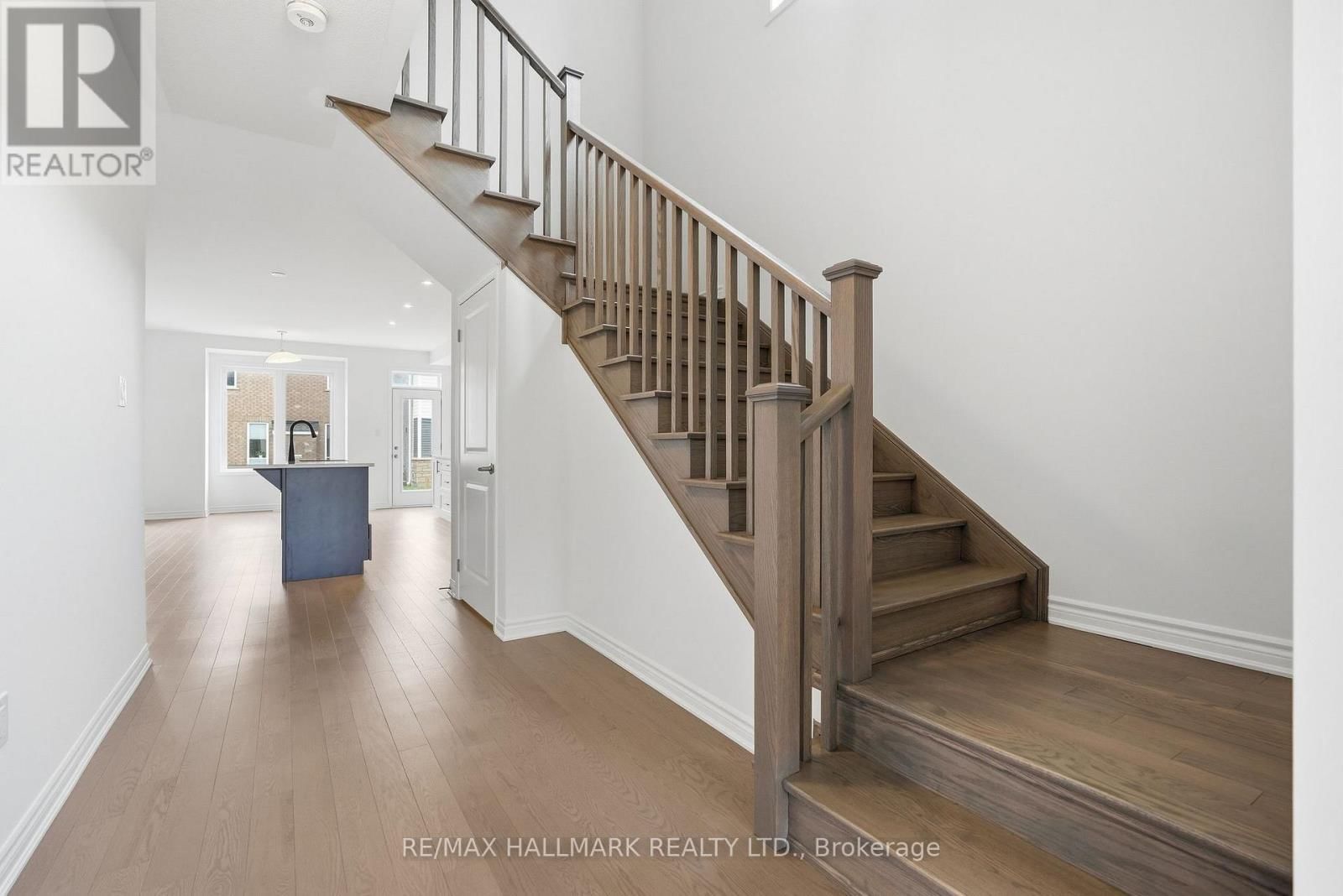 602 NEWLOVE STREET Image 7