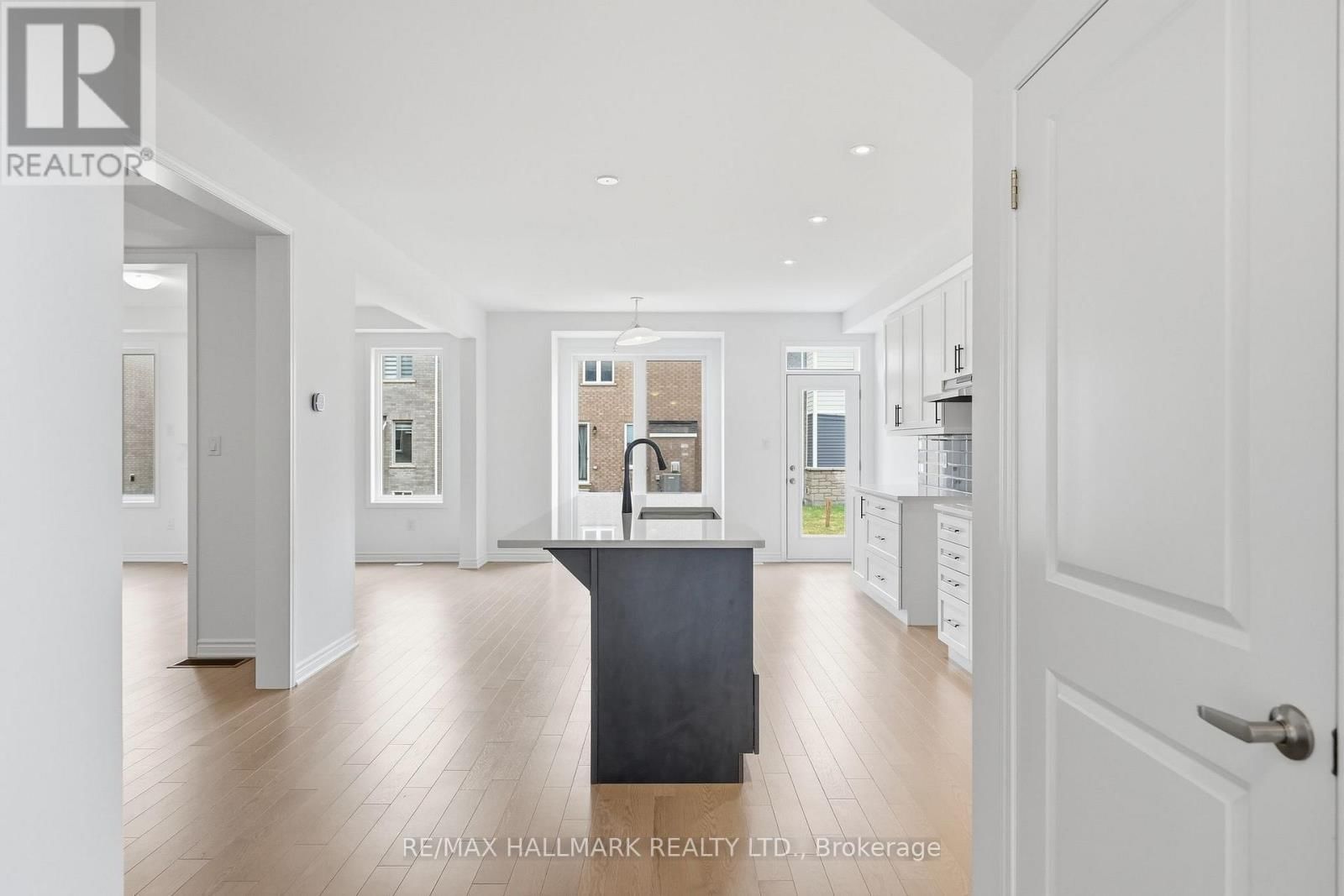 602 NEWLOVE STREET Image 8