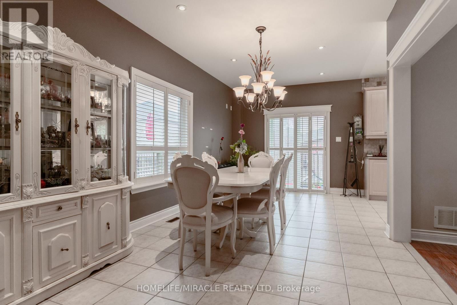 31 WATER GARDEN LANE Image 10