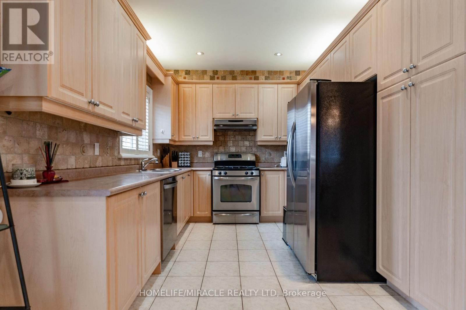 31 WATER GARDEN LANE Image 12