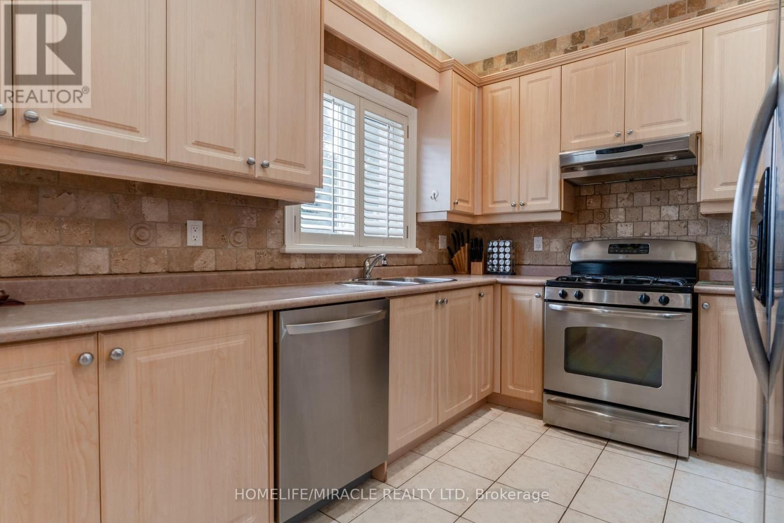 31 WATER GARDEN LANE Image 13