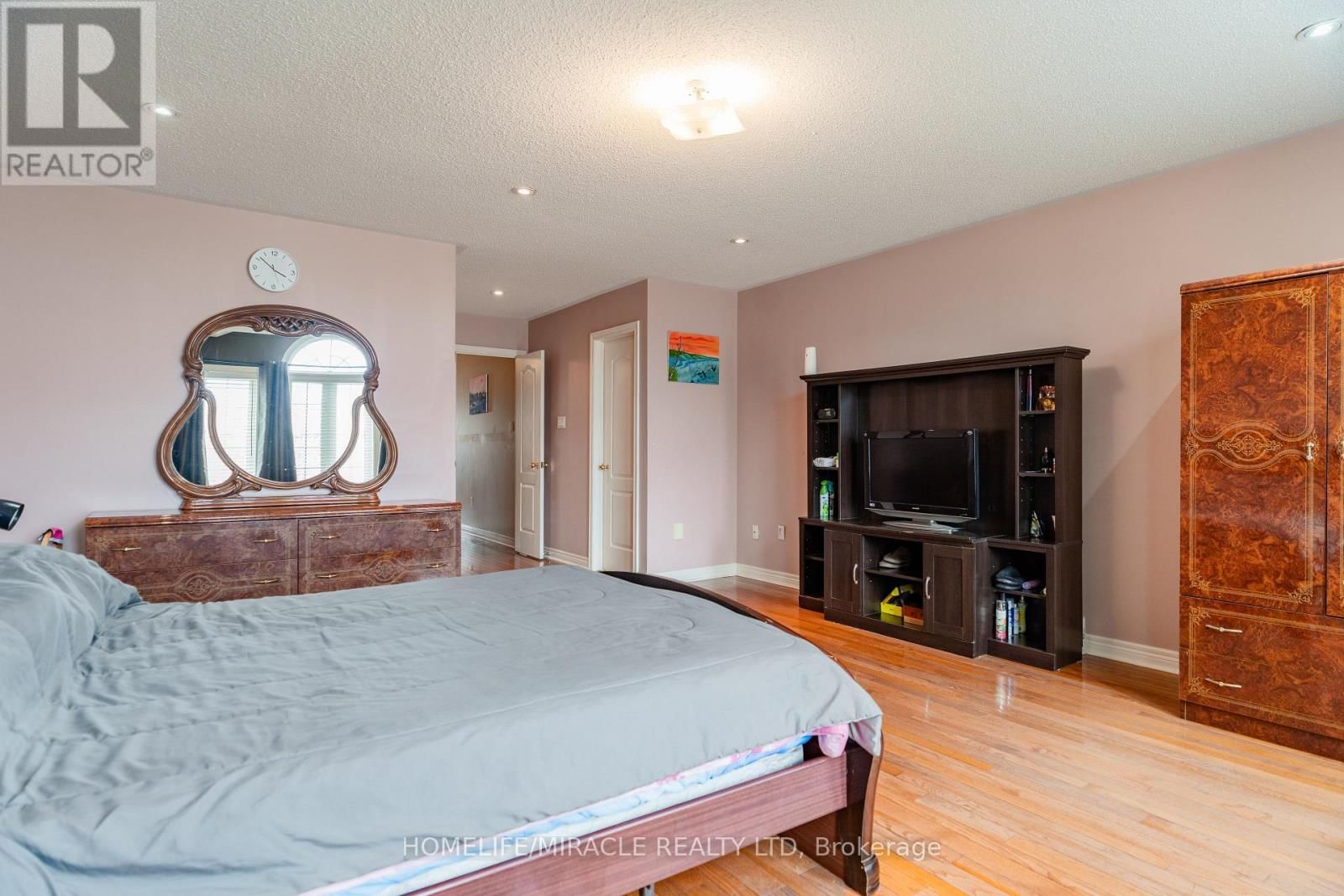 31 WATER GARDEN LANE Image 15