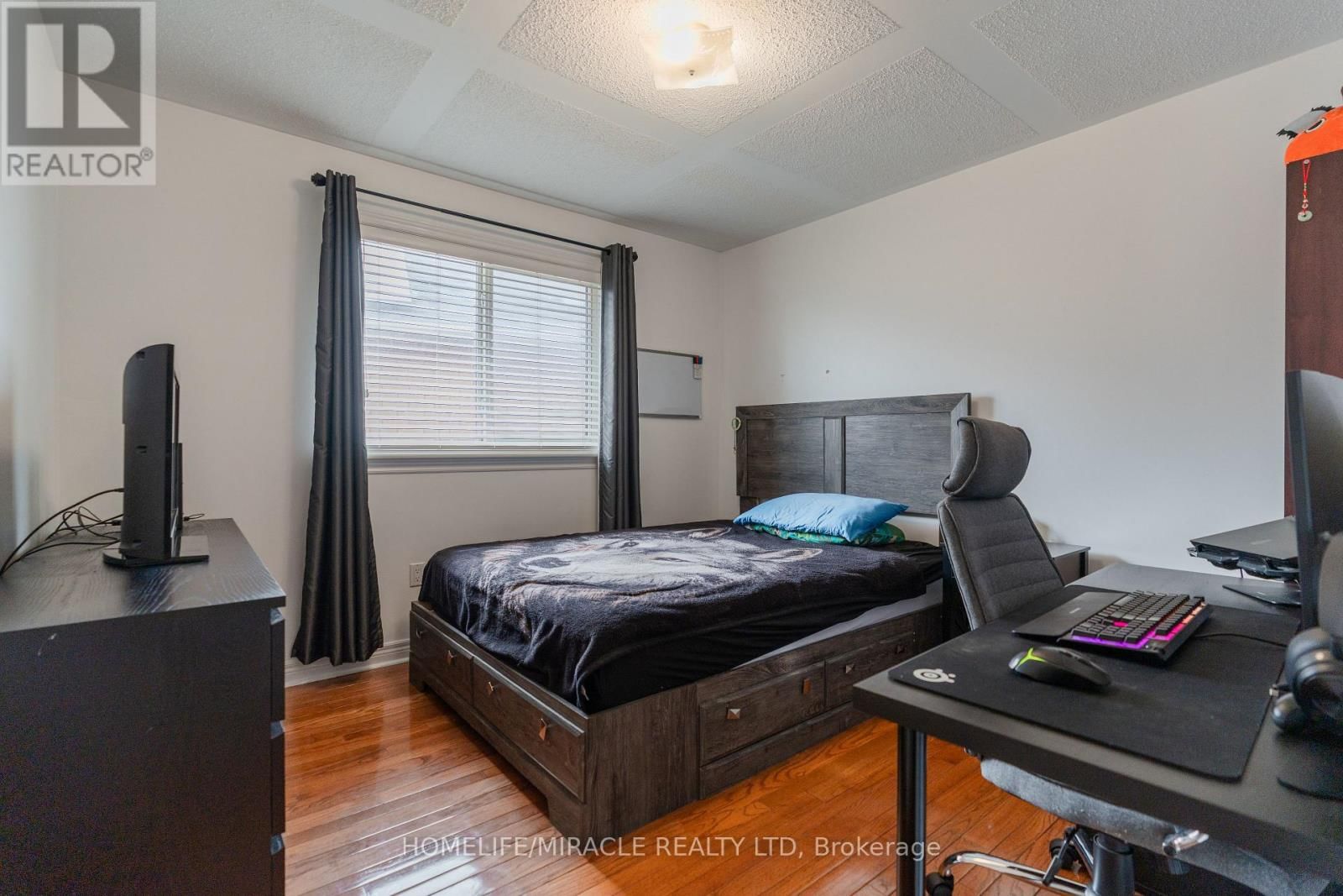 31 WATER GARDEN LANE Image 22