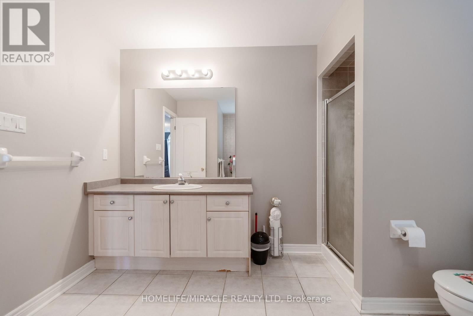 31 WATER GARDEN LANE Image 25