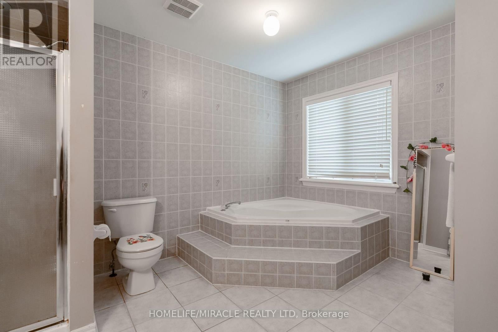 31 WATER GARDEN LANE Image 33