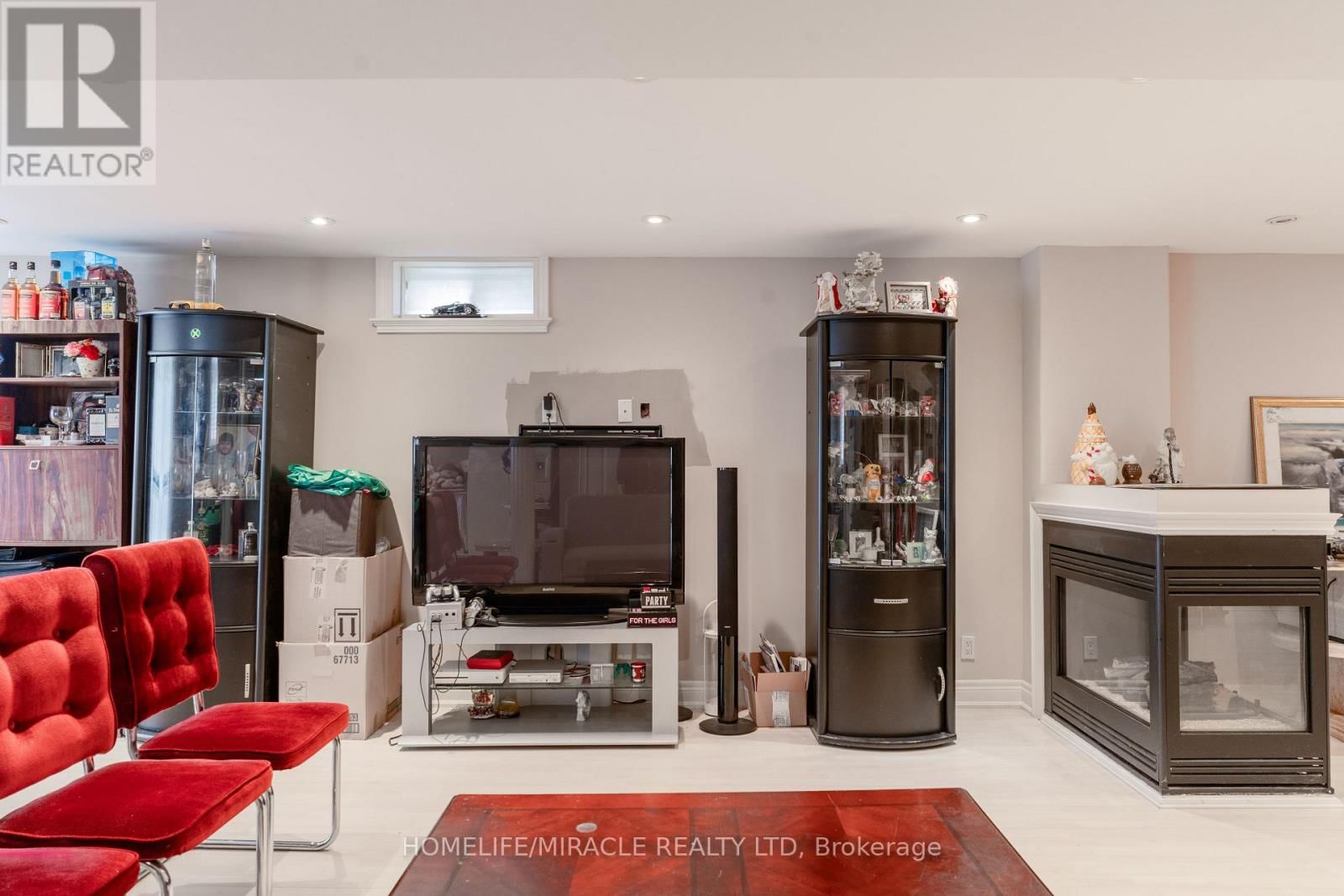 31 WATER GARDEN LANE Image 38