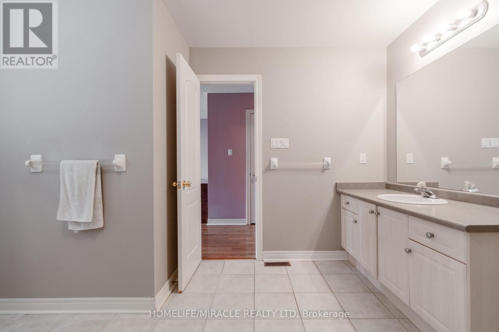 31 WATER GARDEN LANE Image 40