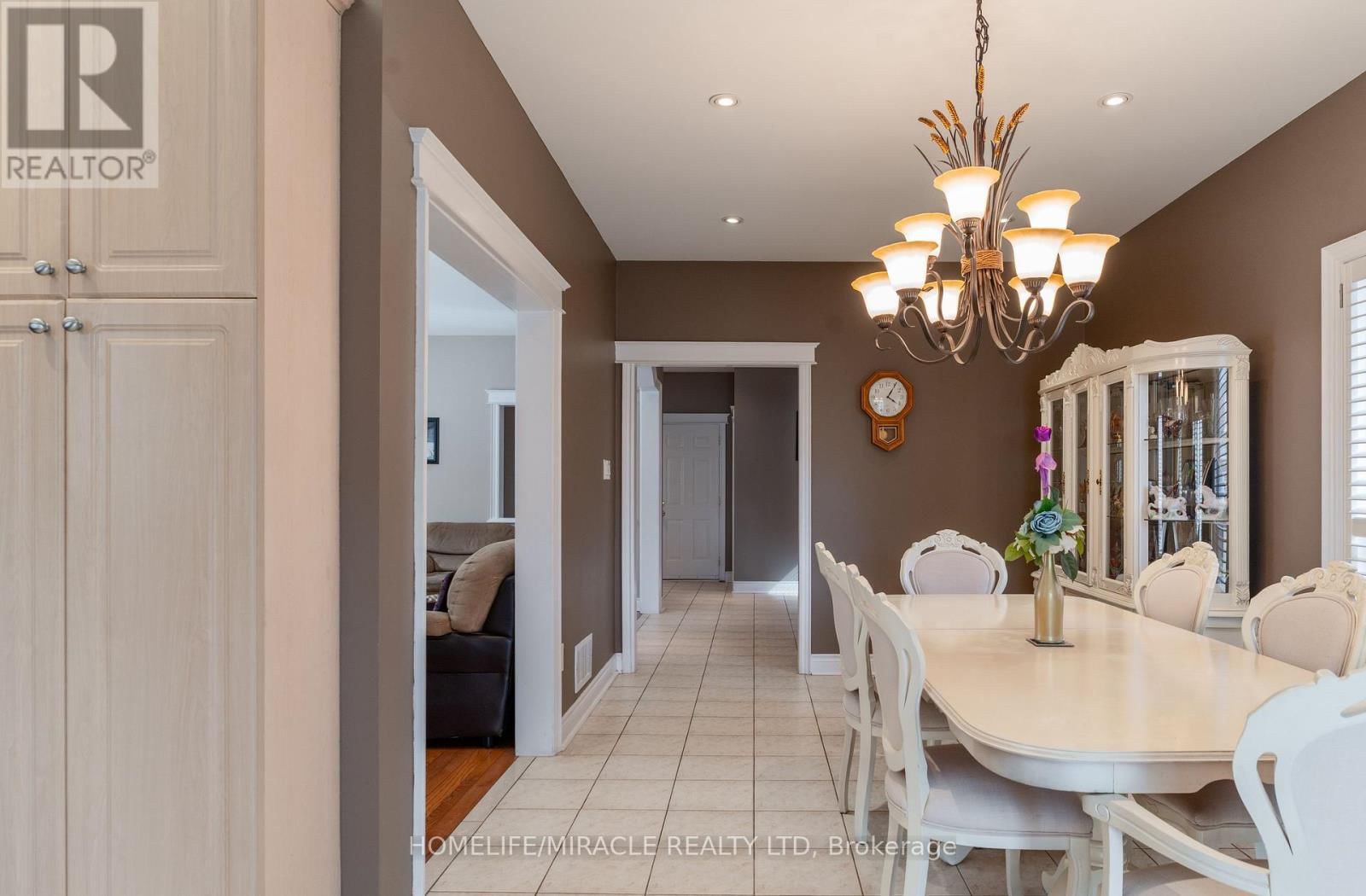 31 WATER GARDEN LANE Image 9