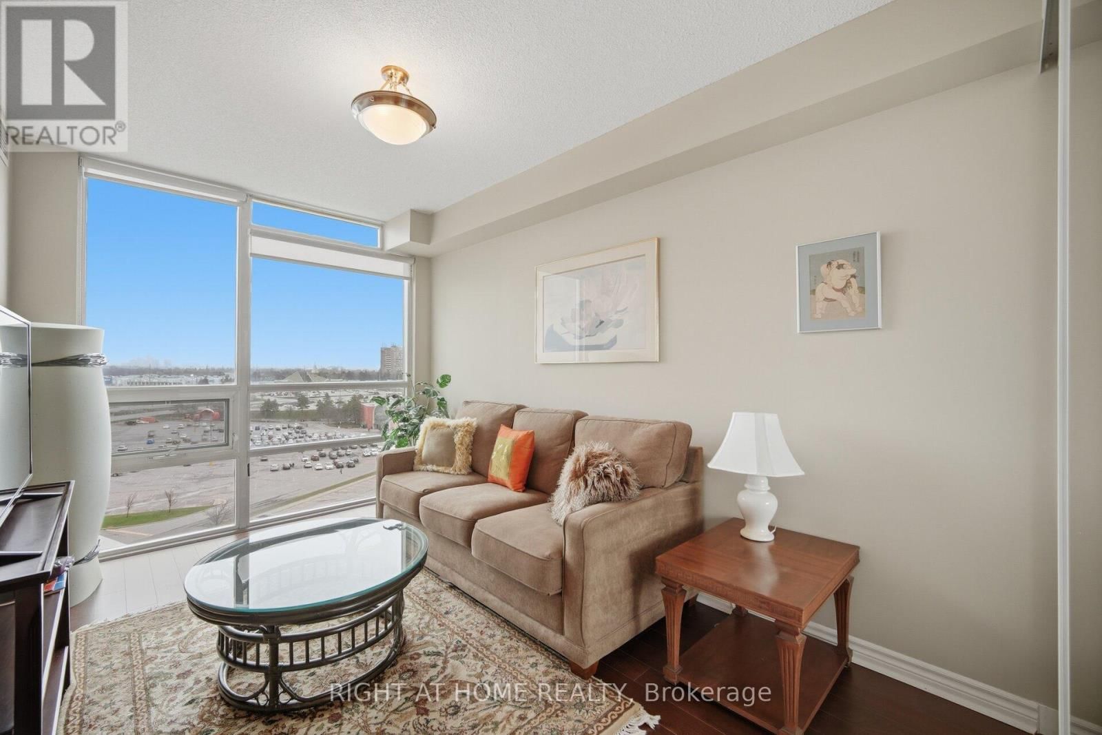 1010 - 88 PROMENADE CIRCLE Image 10