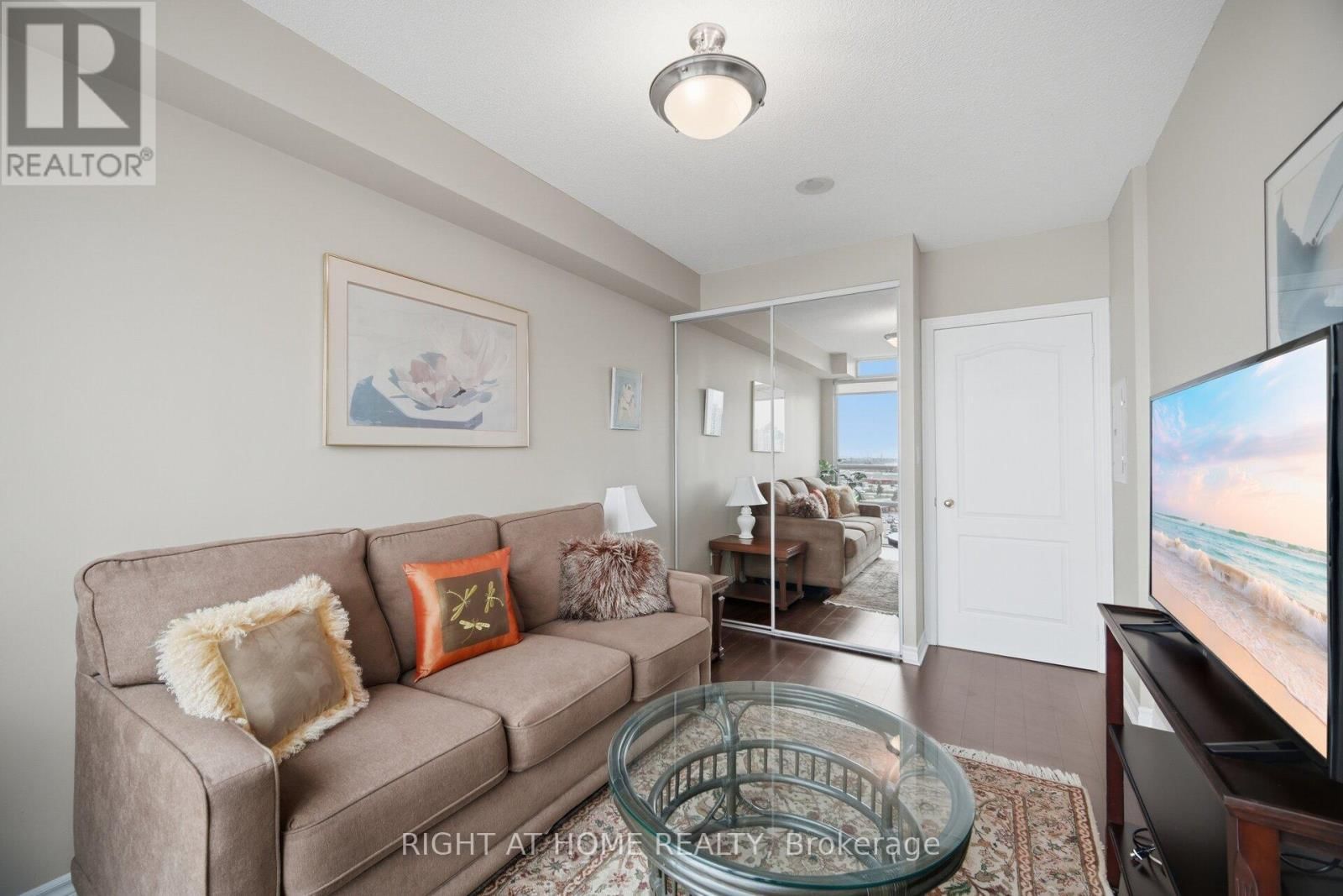 1010 - 88 PROMENADE CIRCLE Image 12