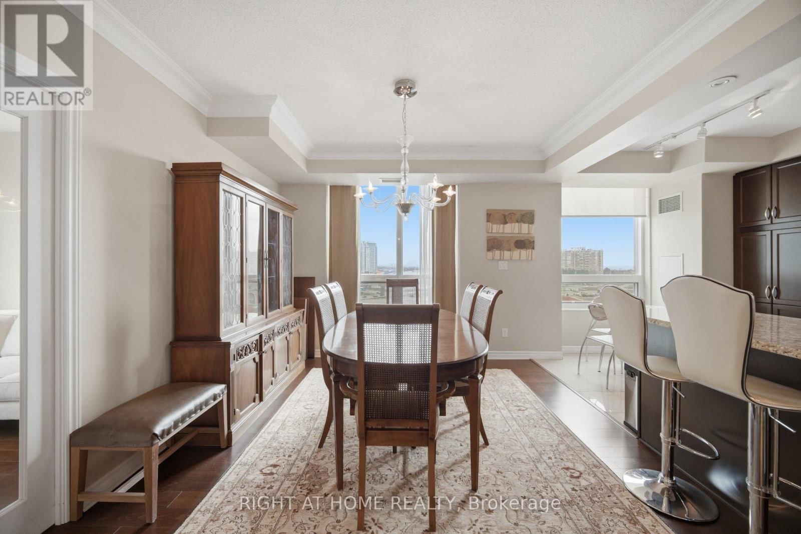 1010 - 88 PROMENADE CIRCLE Image 21