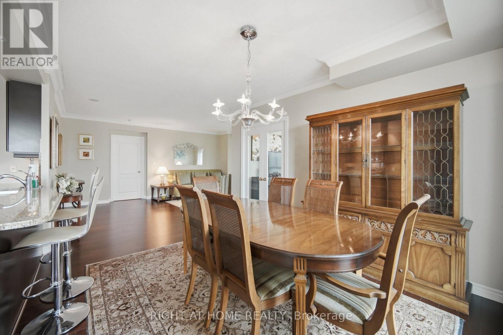 1010 - 88 PROMENADE CIRCLE Image 23