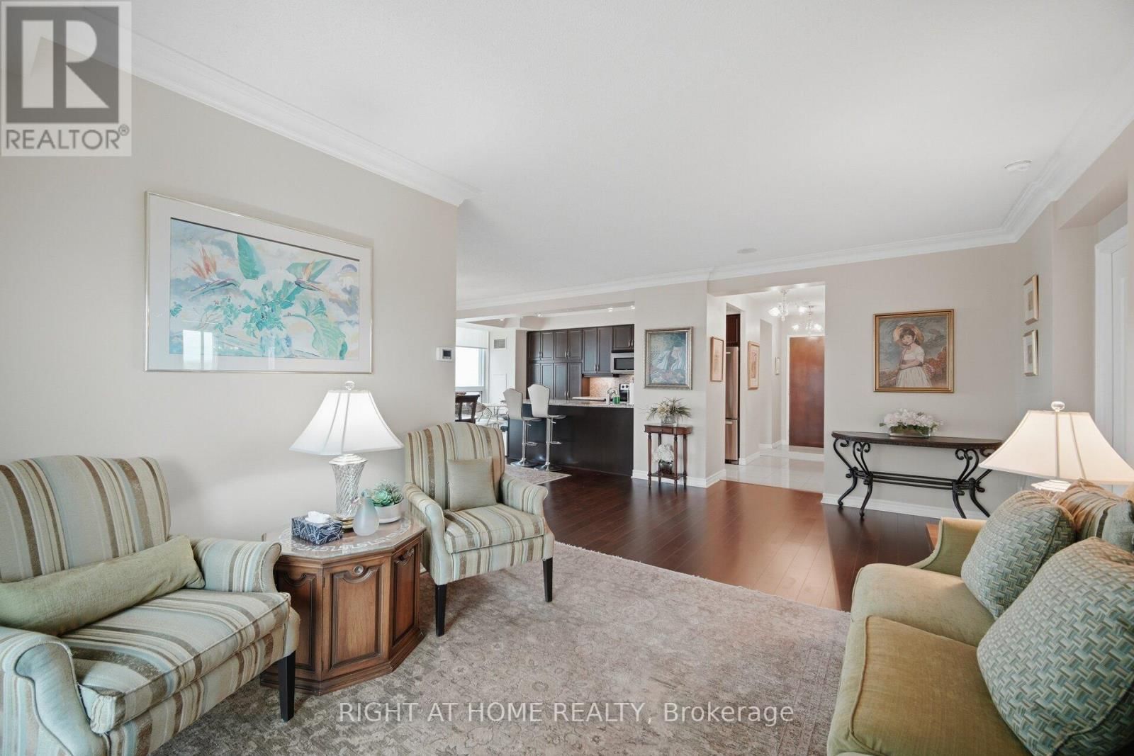 1010 - 88 PROMENADE CIRCLE Image 25