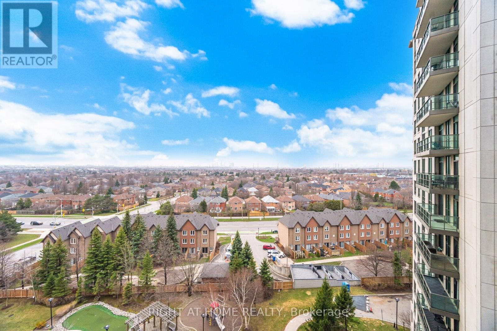 1010 - 88 PROMENADE CIRCLE Image 28