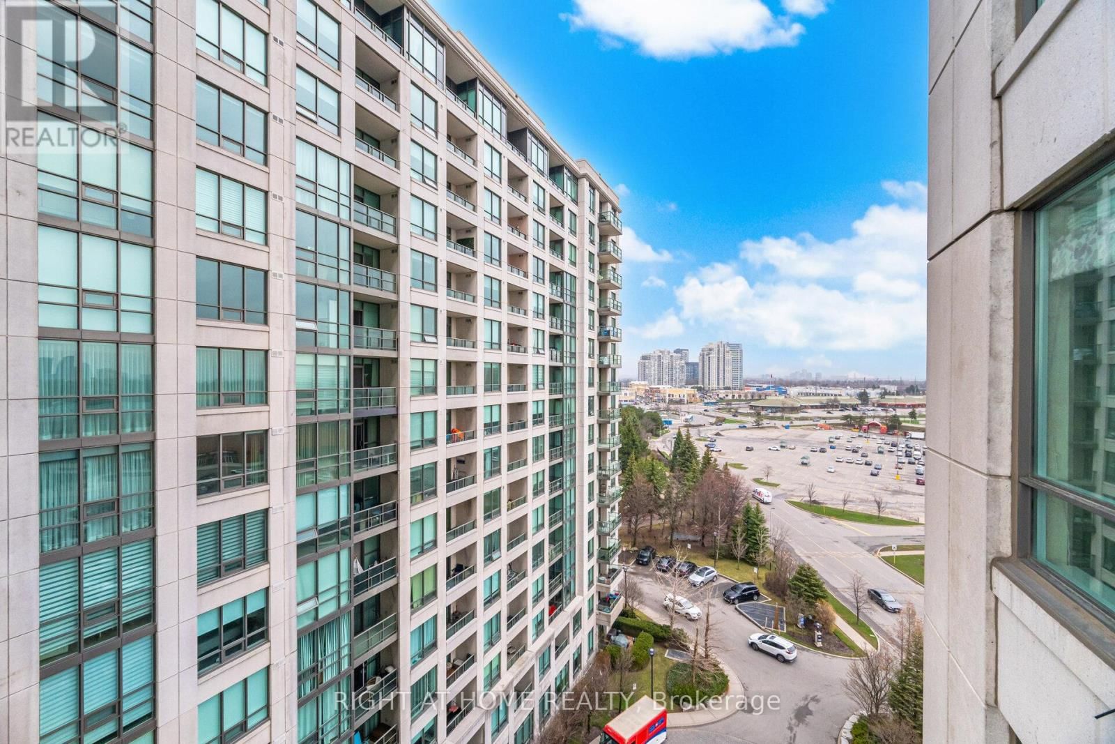 1010 - 88 PROMENADE CIRCLE Image 29