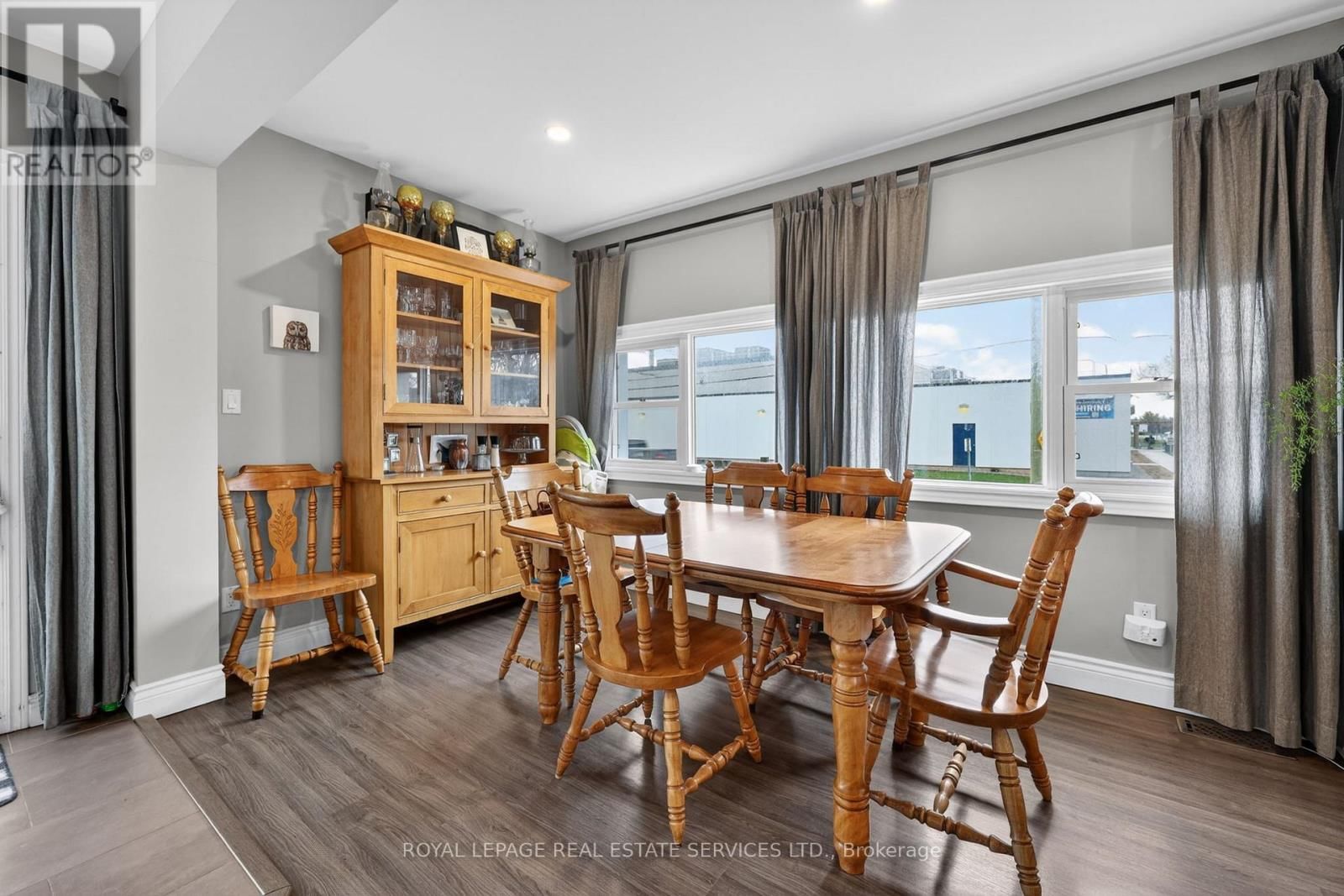 71 CENTRE STREET SOUTH Image 10