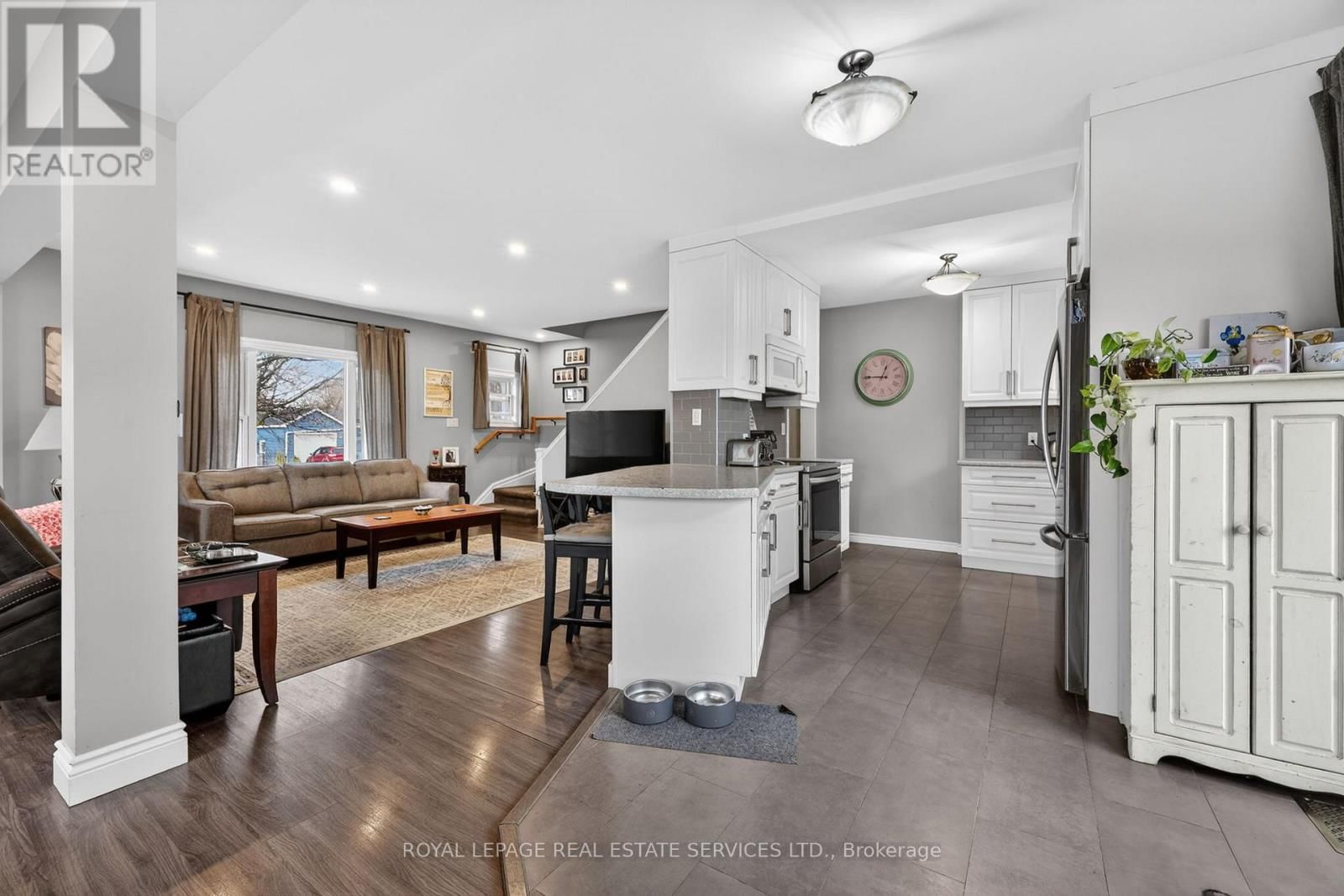 71 CENTRE STREET SOUTH Image 12