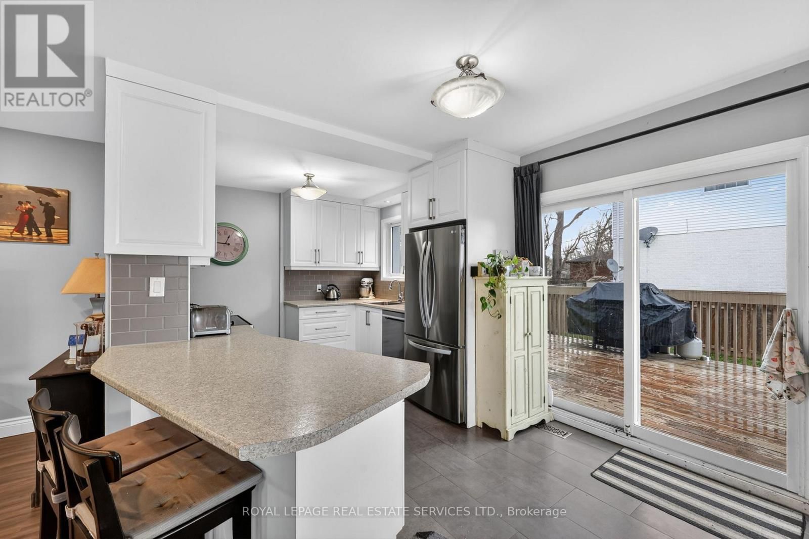 71 CENTRE STREET SOUTH Image 14