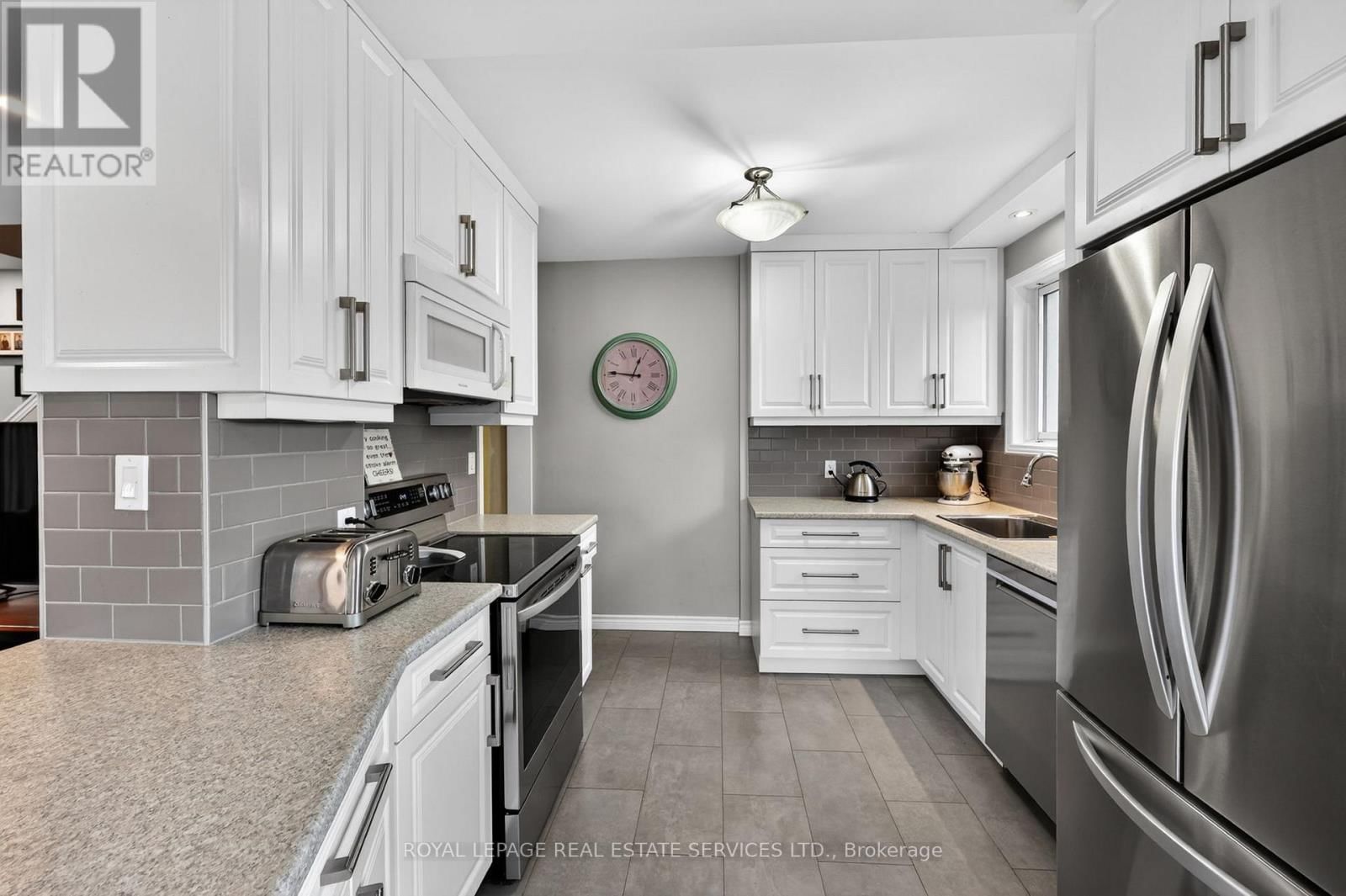 71 CENTRE STREET SOUTH Image 15