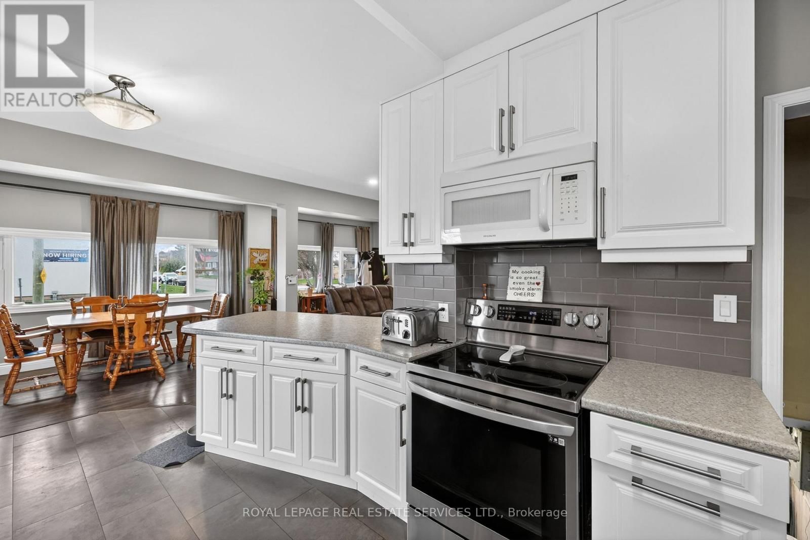 71 CENTRE STREET SOUTH Image 17