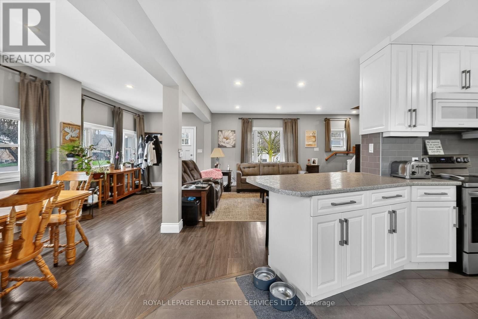 71 CENTRE STREET SOUTH Image 18