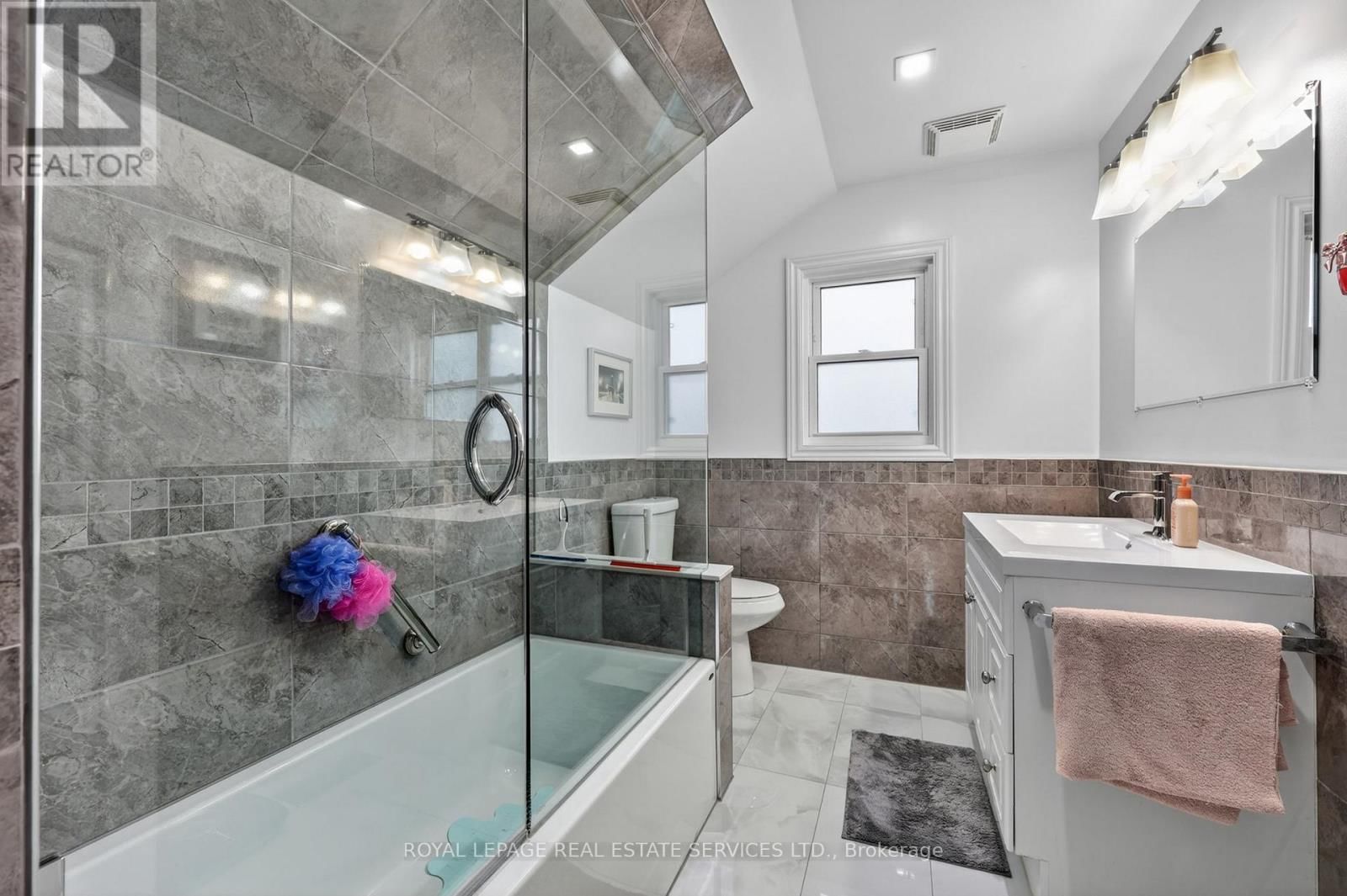 71 CENTRE STREET SOUTH Image 23