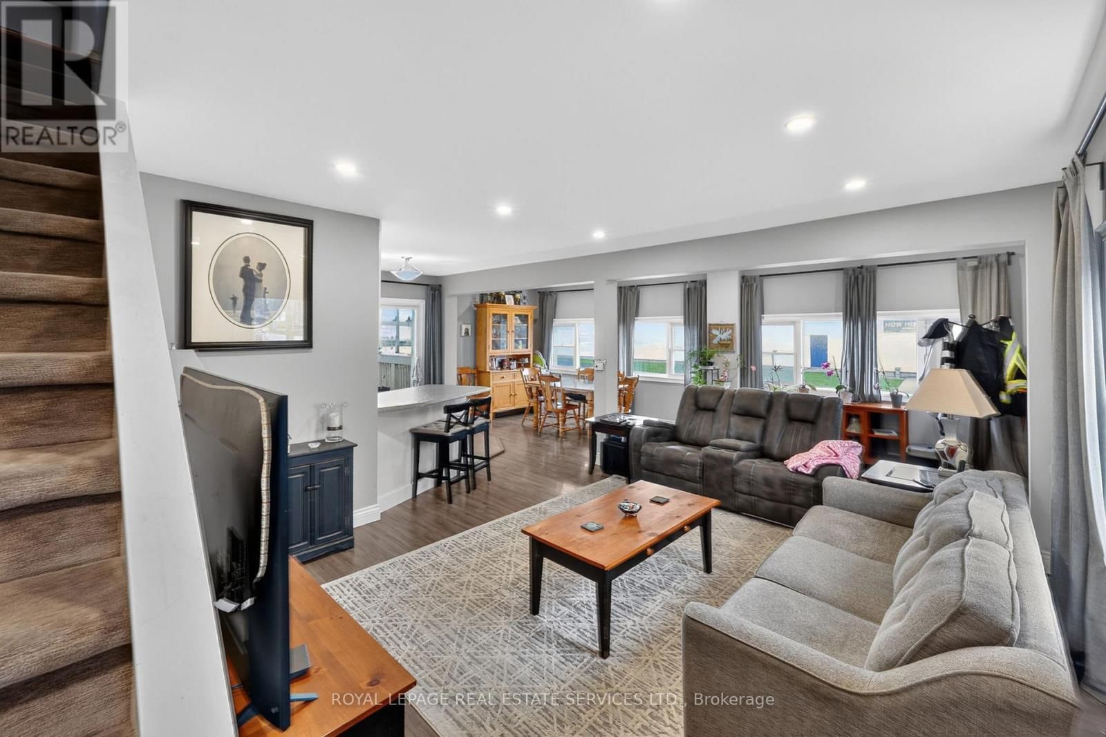 71 CENTRE STREET SOUTH Image 24