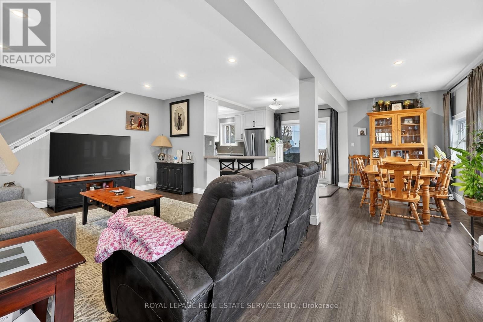 71 CENTRE STREET SOUTH Image 4