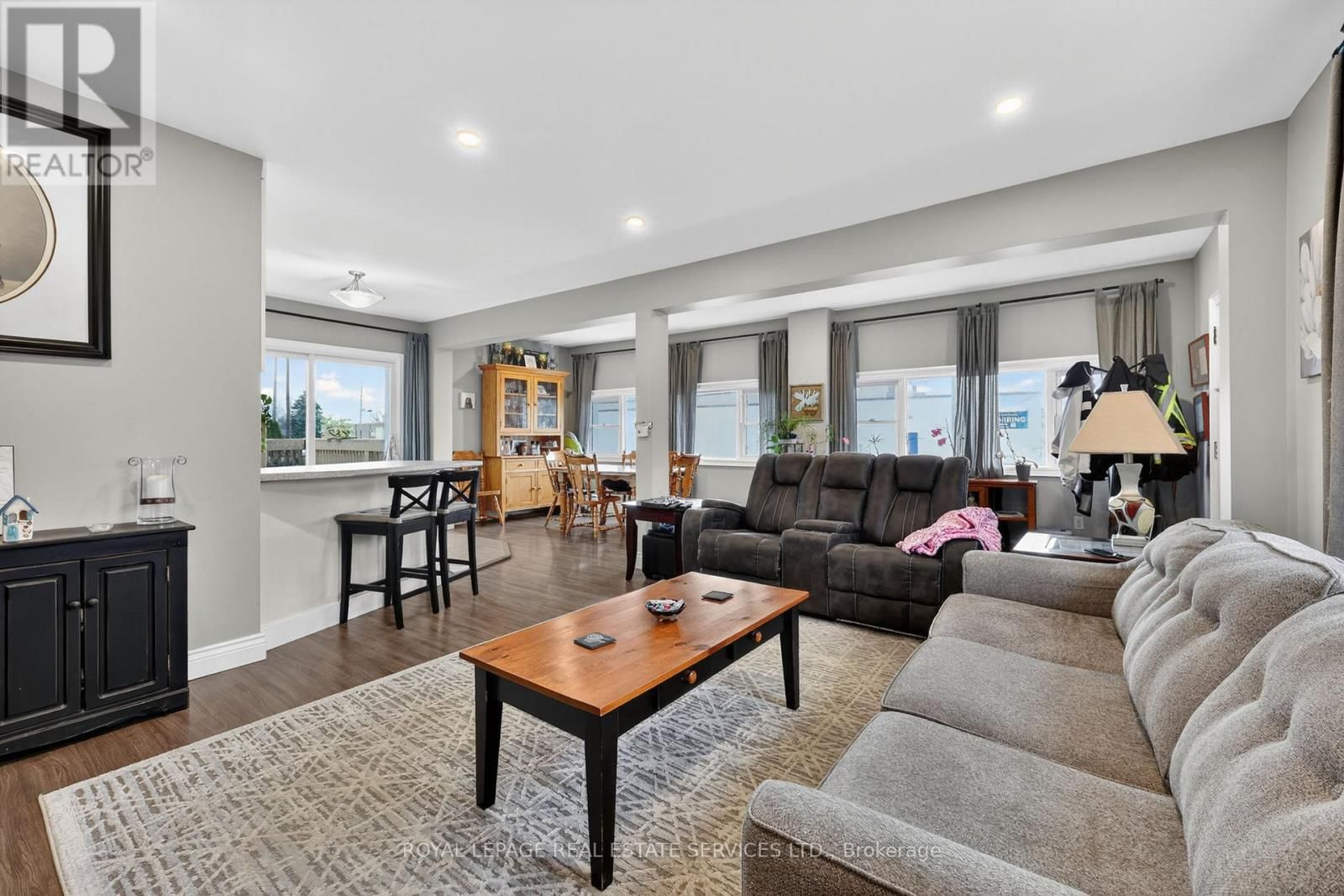 71 CENTRE STREET SOUTH Image 8