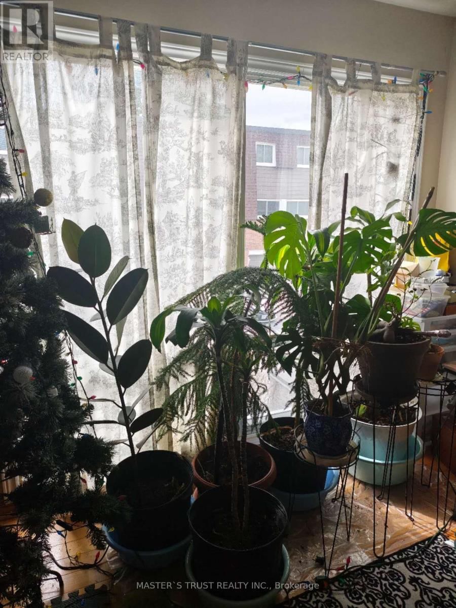 40 - 653 VILLAGE PARKWAY EAST Image 4