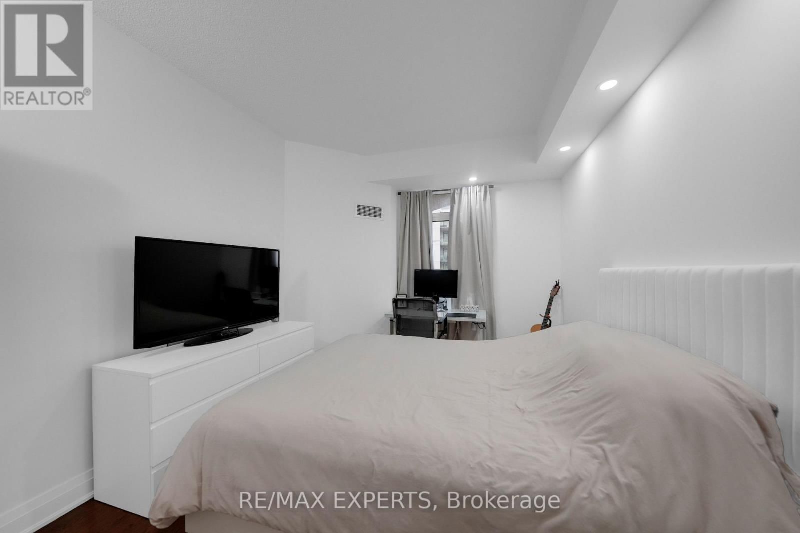 606 - 24 WOODSTREAM BOULEVARD Image 15