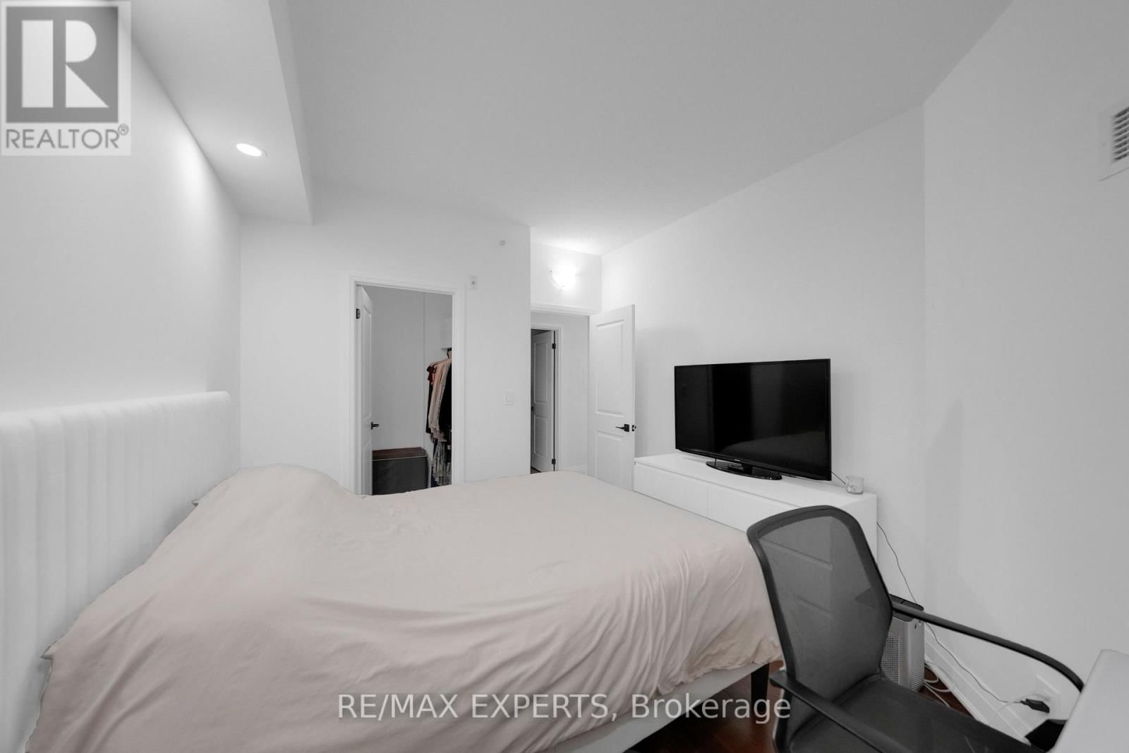 606 - 24 WOODSTREAM BOULEVARD Image 16