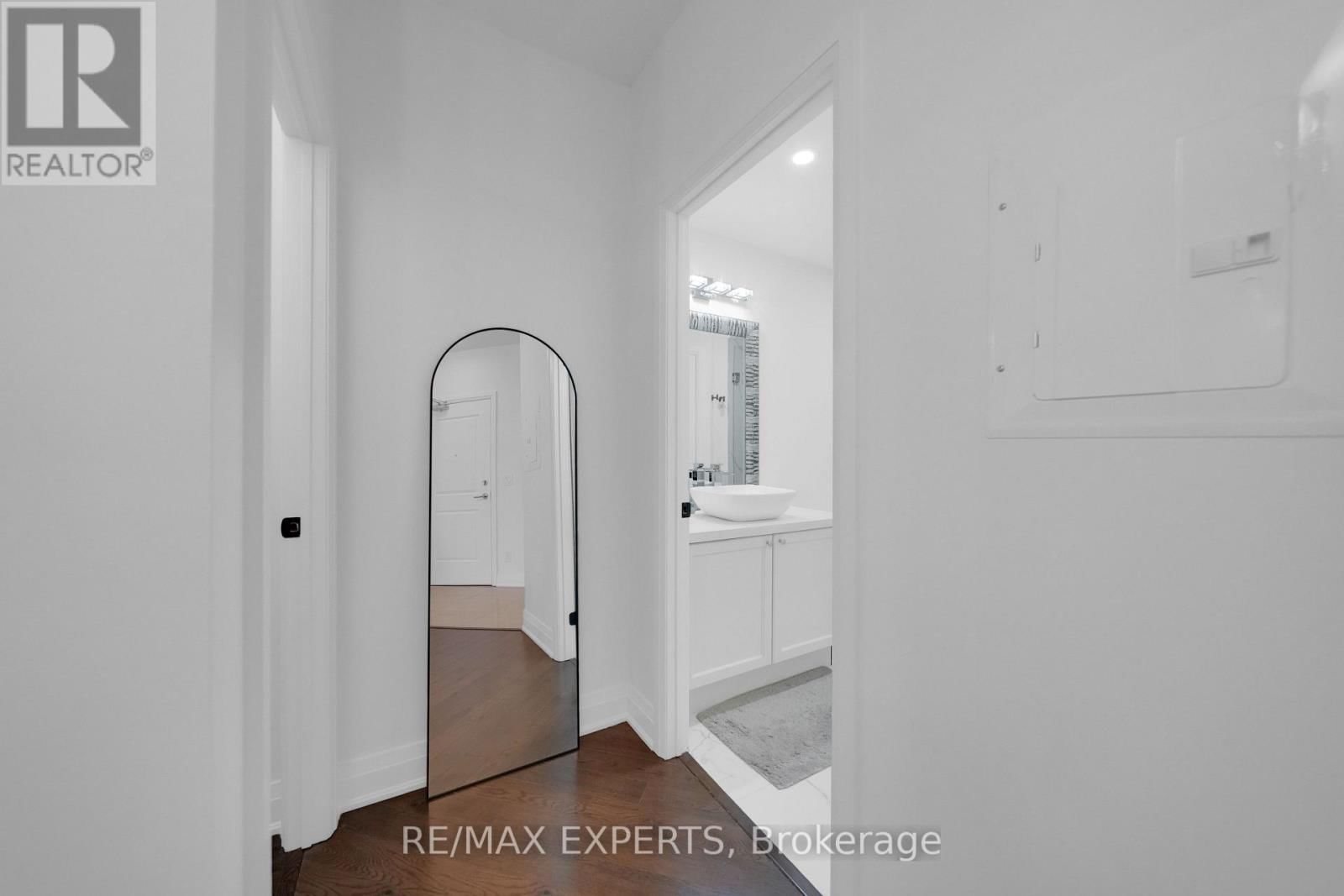 606 - 24 WOODSTREAM BOULEVARD Image 18