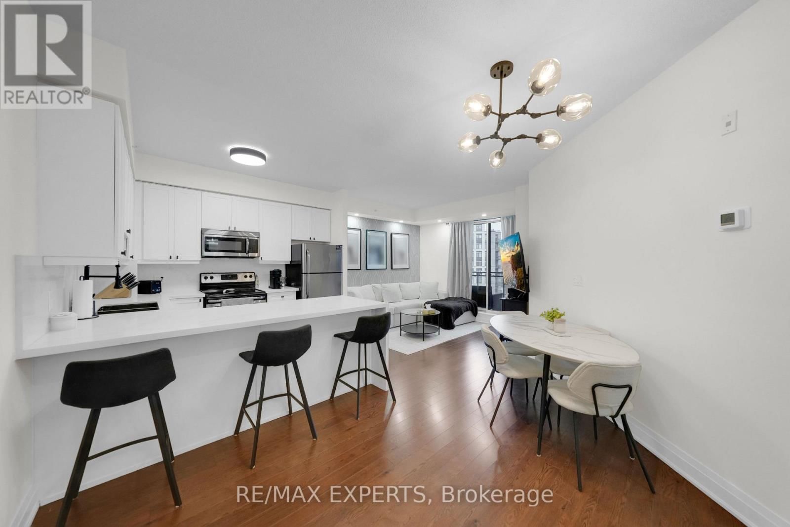 606 - 24 WOODSTREAM BOULEVARD Image 3