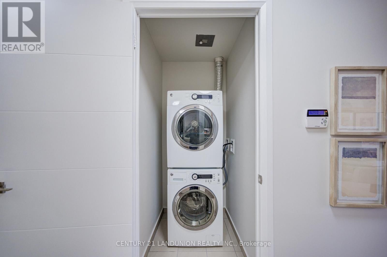 808 - 18 UPTOWN DRIVE Image 15