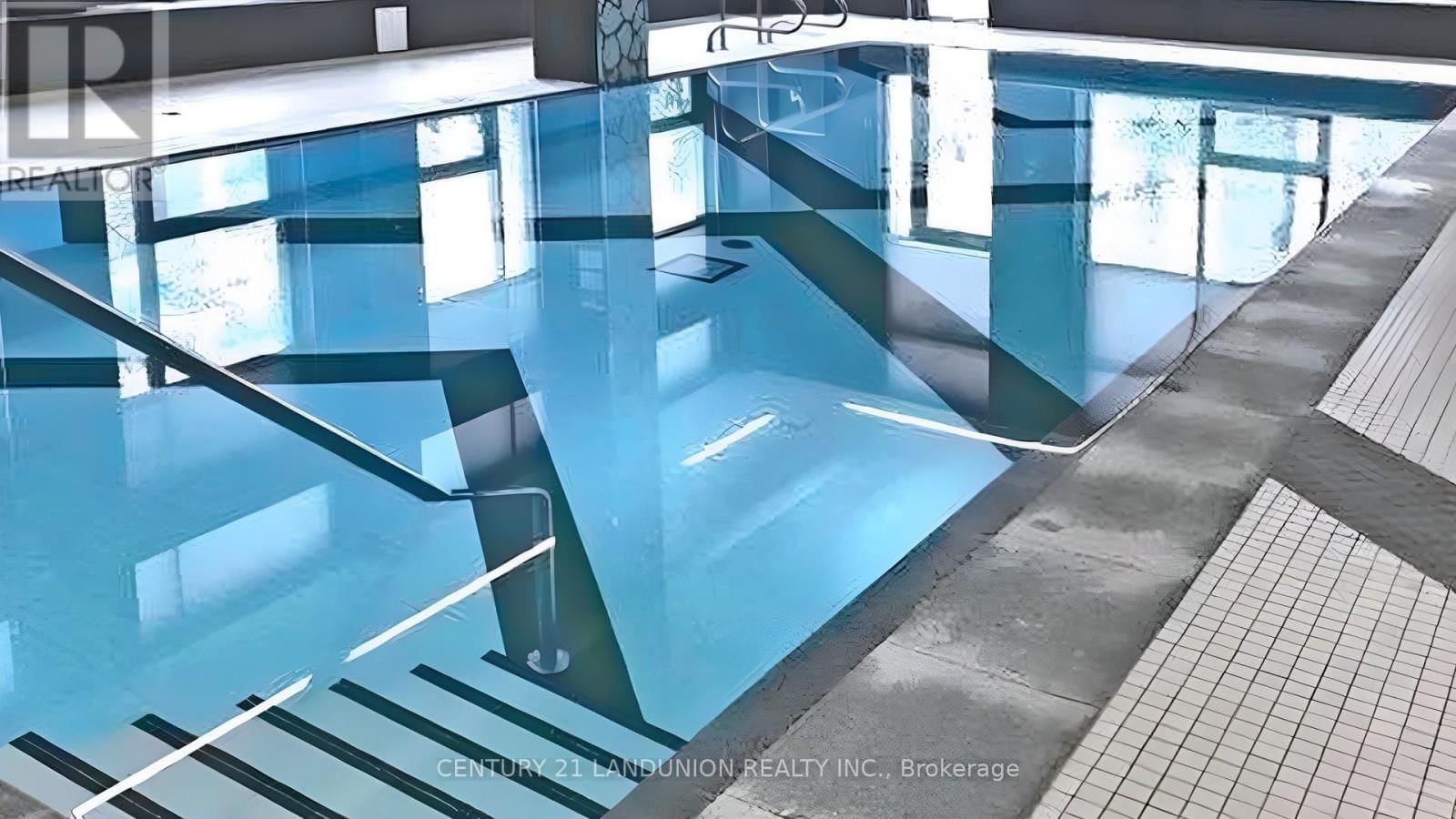 808 - 18 UPTOWN DRIVE Image 22