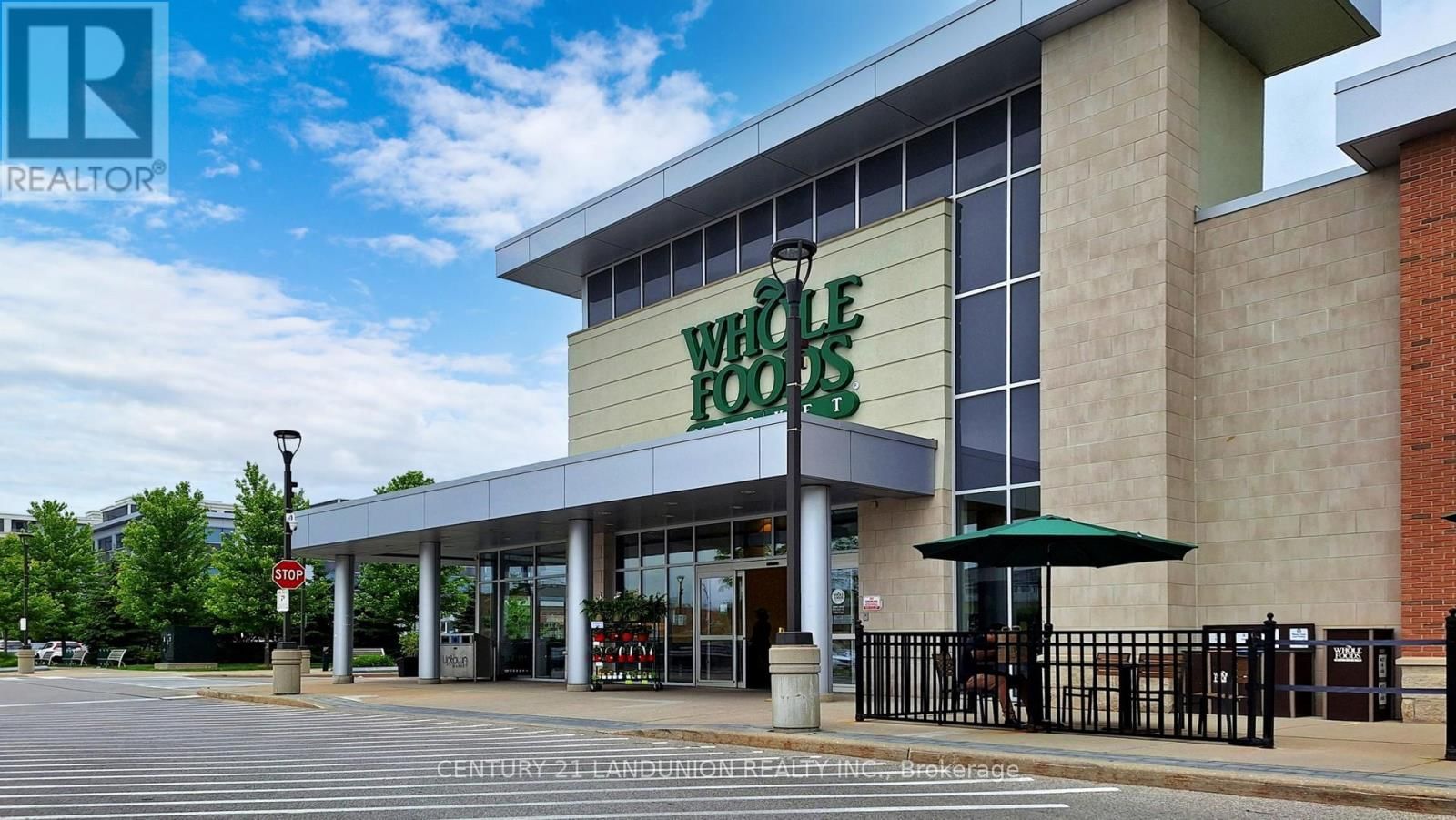 808 - 18 UPTOWN DRIVE Image 23