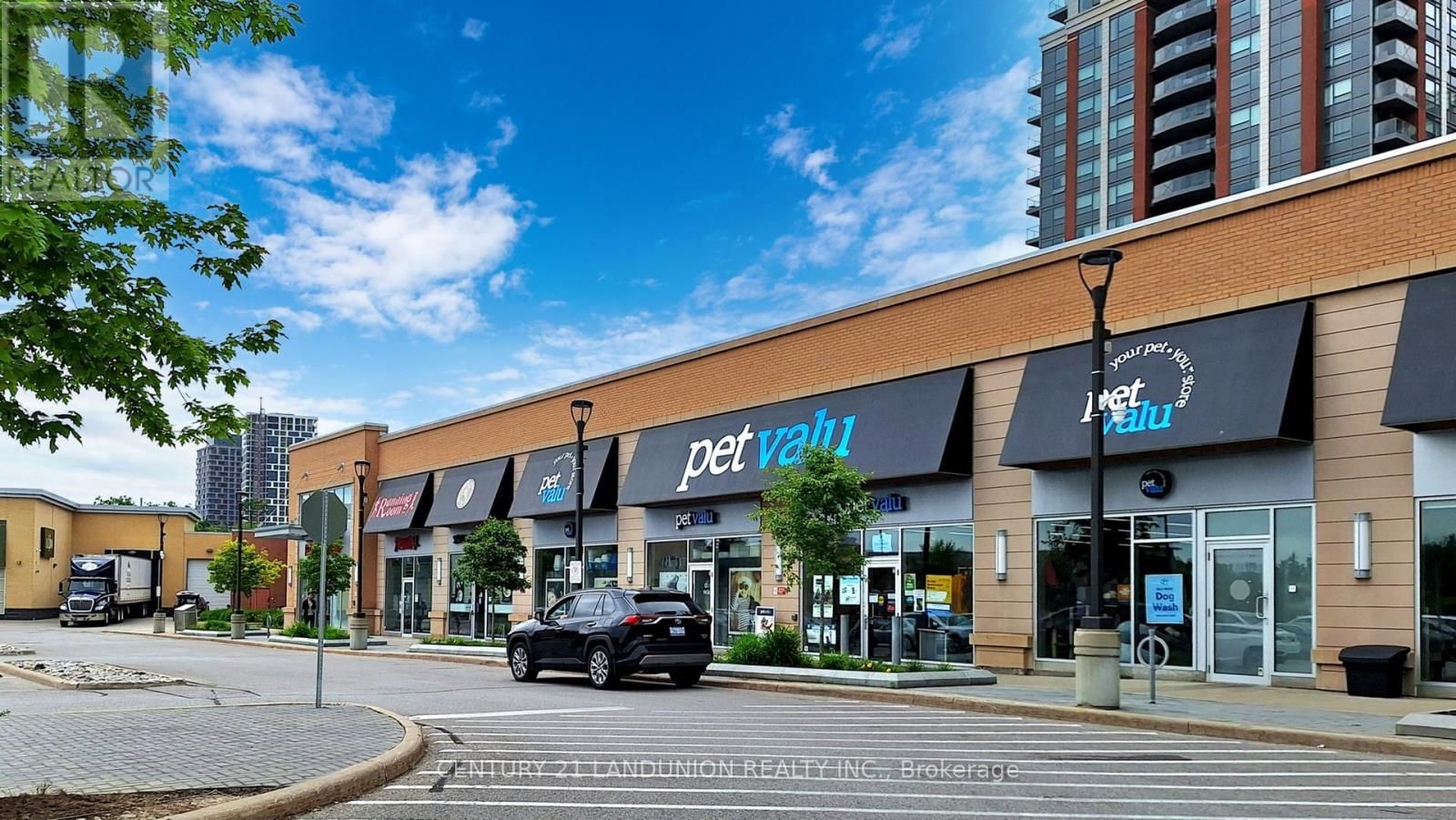 808 - 18 UPTOWN DRIVE Image 26