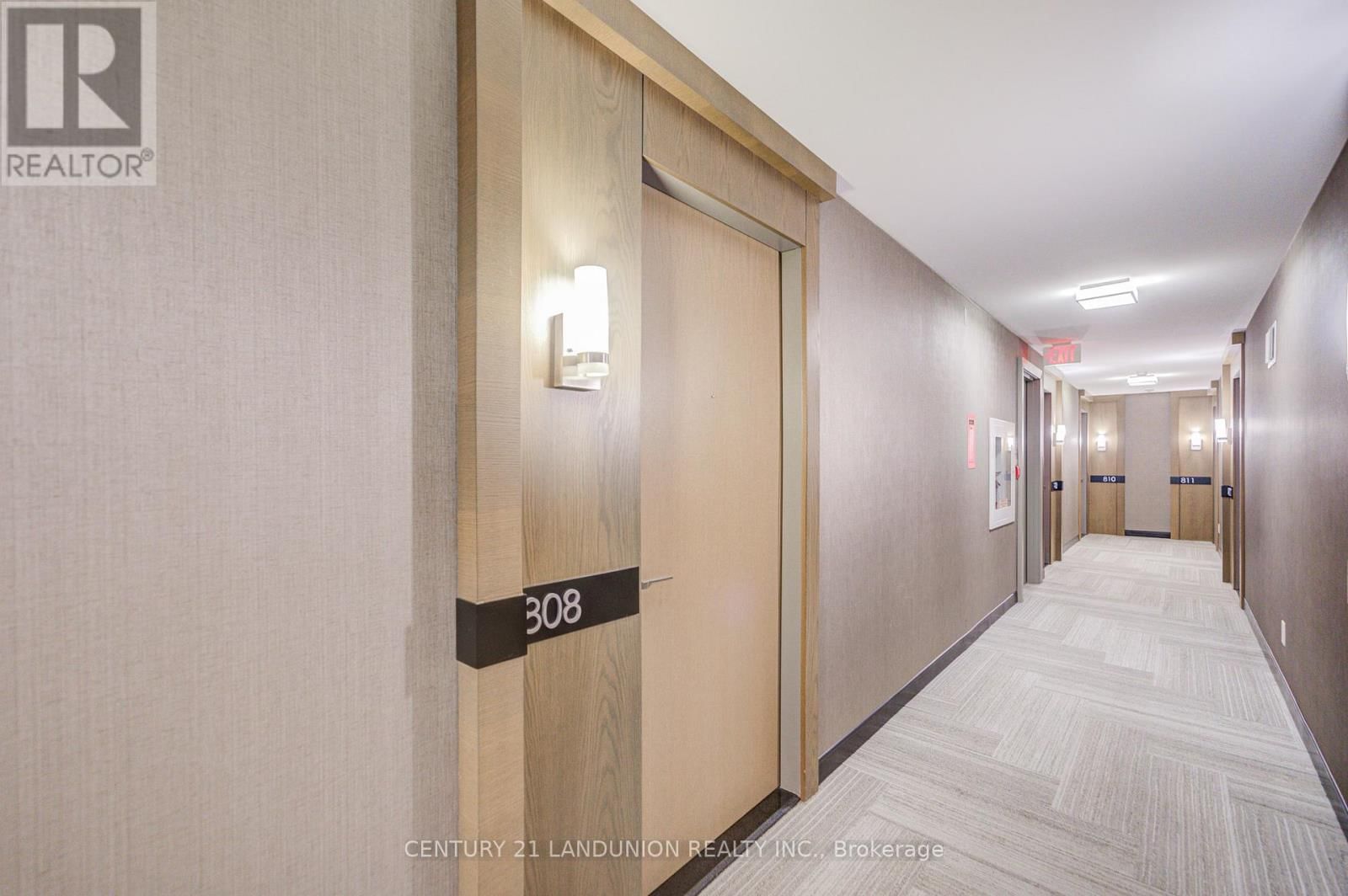 808 - 18 UPTOWN DRIVE Image 3