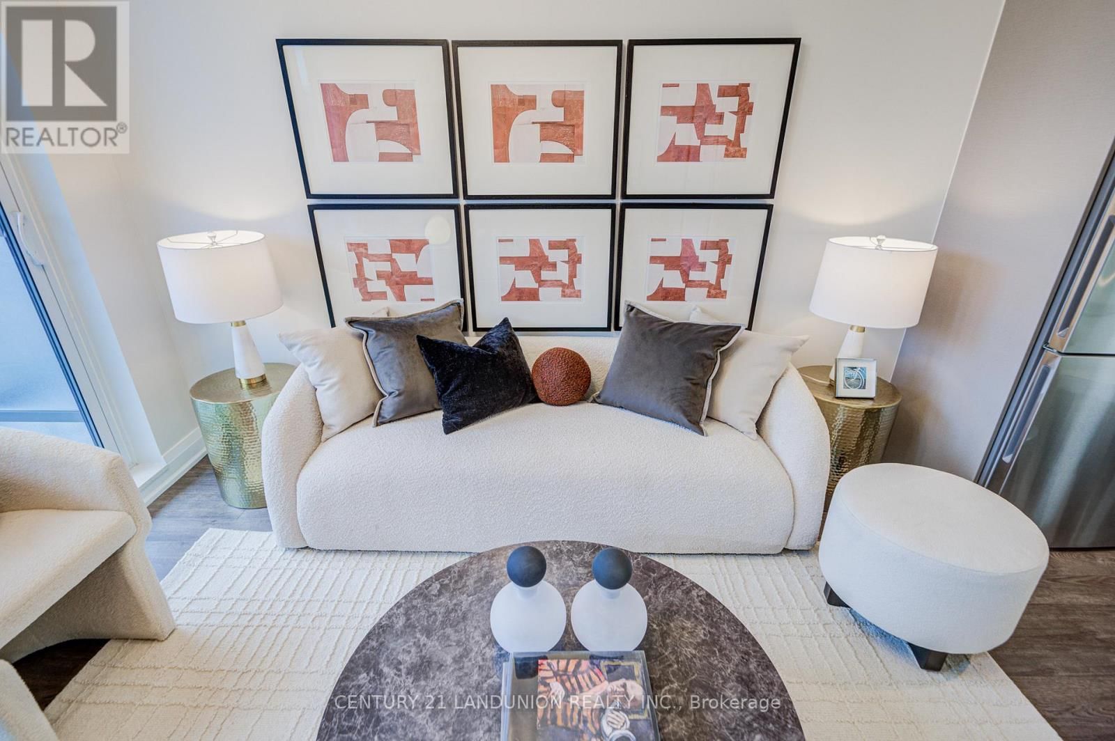 808 - 18 UPTOWN DRIVE Image 6