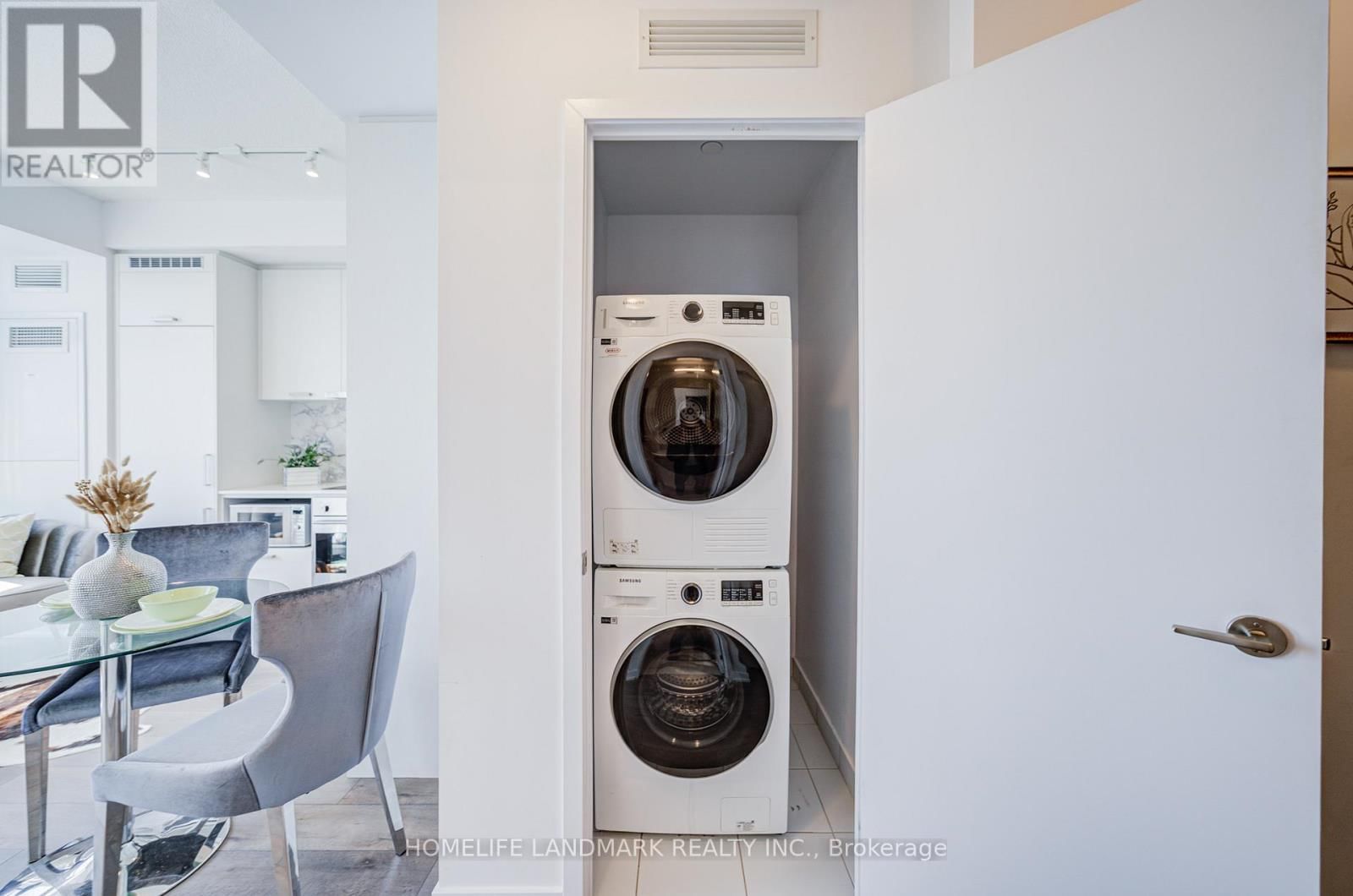 1903 - 38 HONEYCRISP CRESCENT Image 38