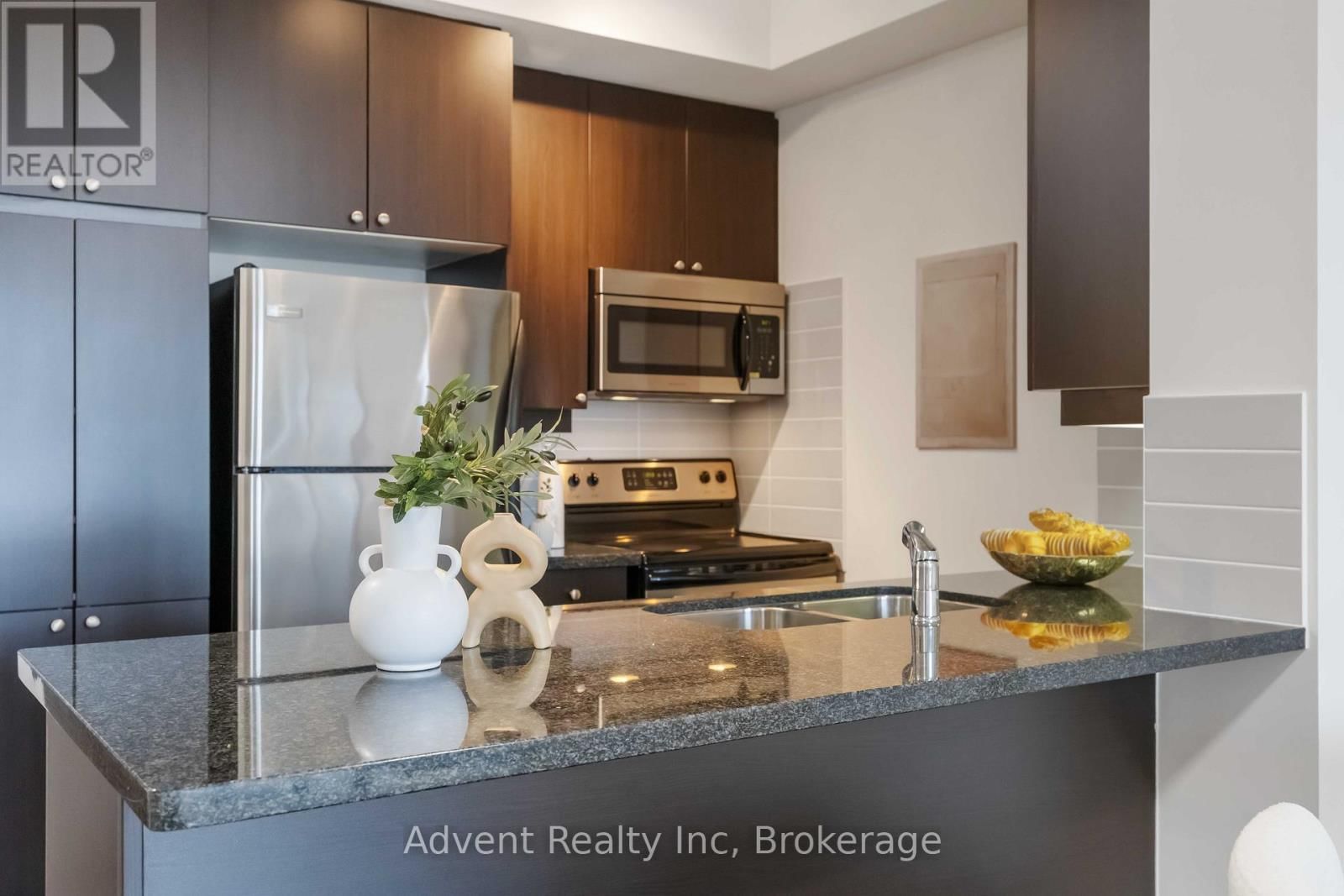 604 - 1 UPPER DUKE CRESCENT Image 13