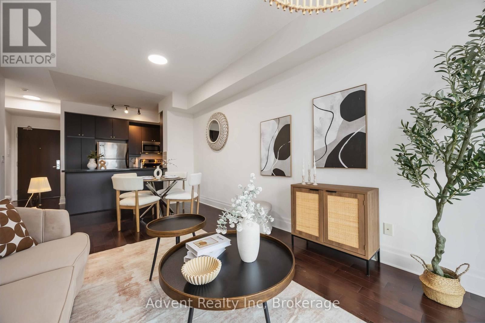 604 - 1 UPPER DUKE CRESCENT Image 14