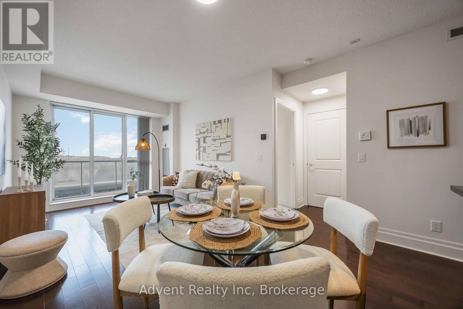 604 - 1 UPPER DUKE CRESCENT Image 18