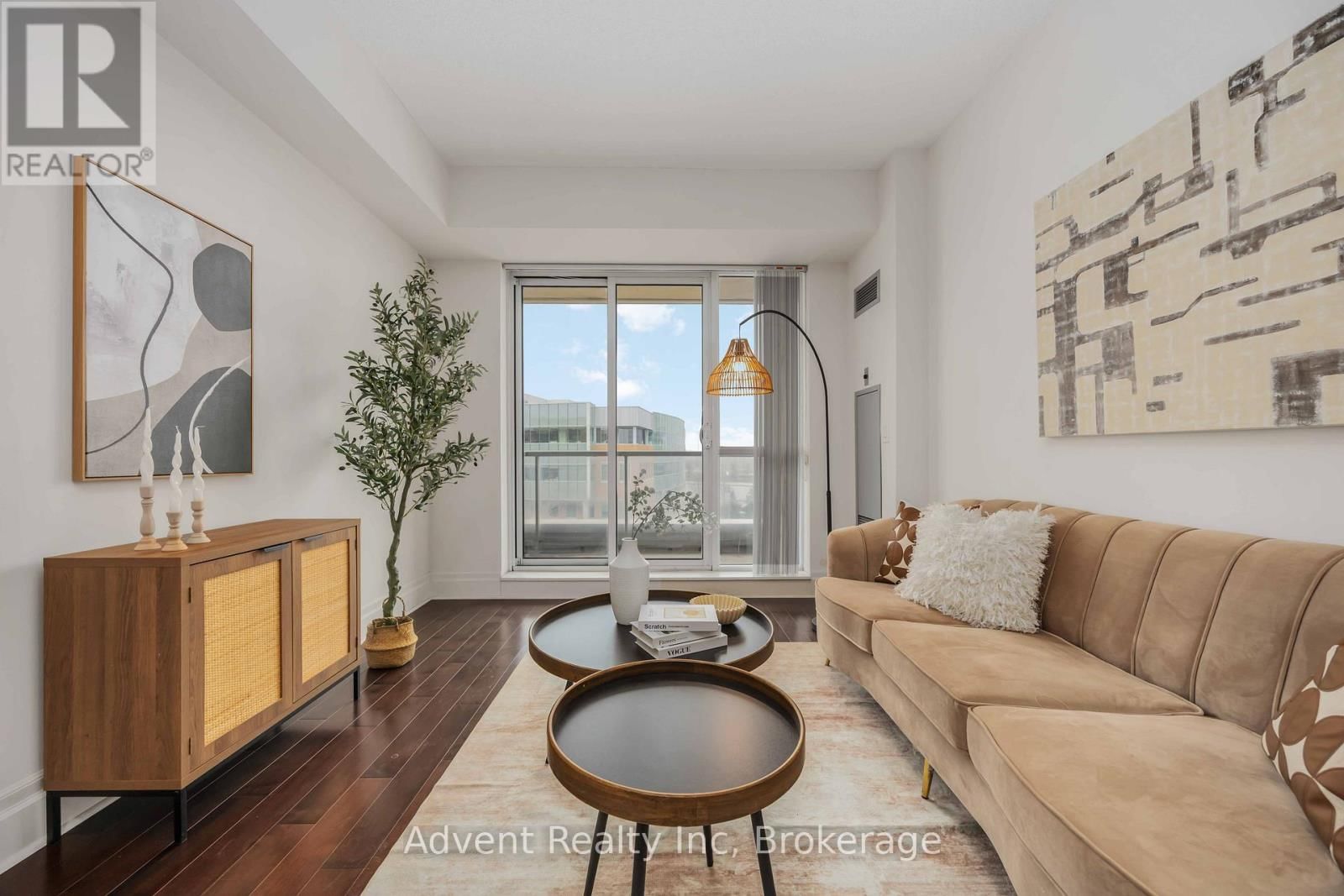 604 - 1 UPPER DUKE CRESCENT Image 19