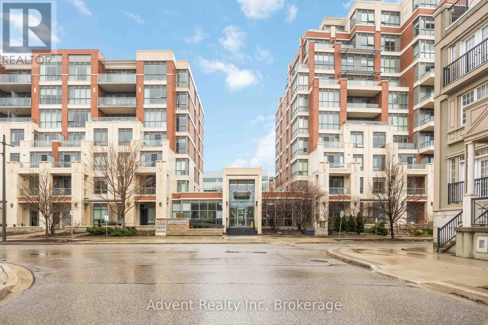 604 - 1 UPPER DUKE CRESCENT Image 2