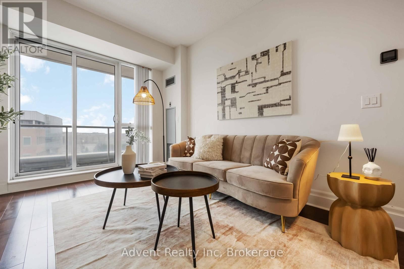 604 - 1 UPPER DUKE CRESCENT Image 22