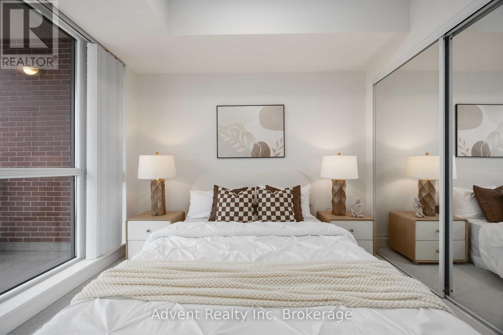 604 - 1 UPPER DUKE CRESCENT Image 26