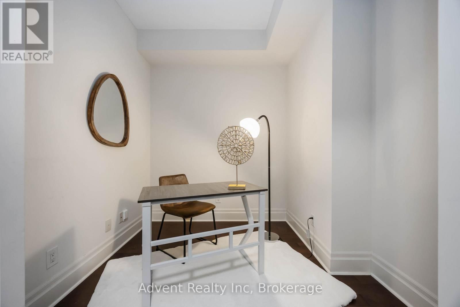 604 - 1 UPPER DUKE CRESCENT Image 28