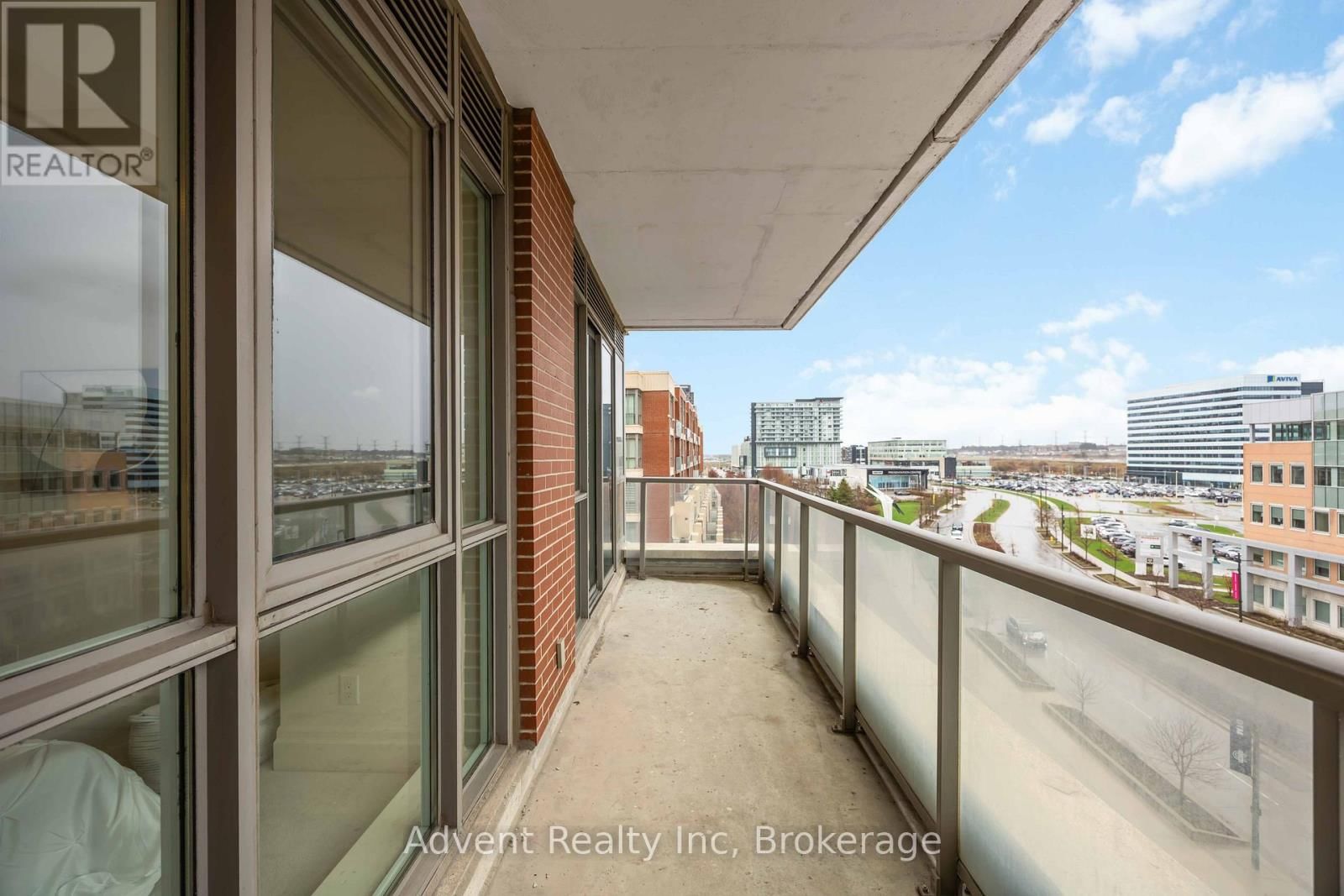 604 - 1 UPPER DUKE CRESCENT Image 30